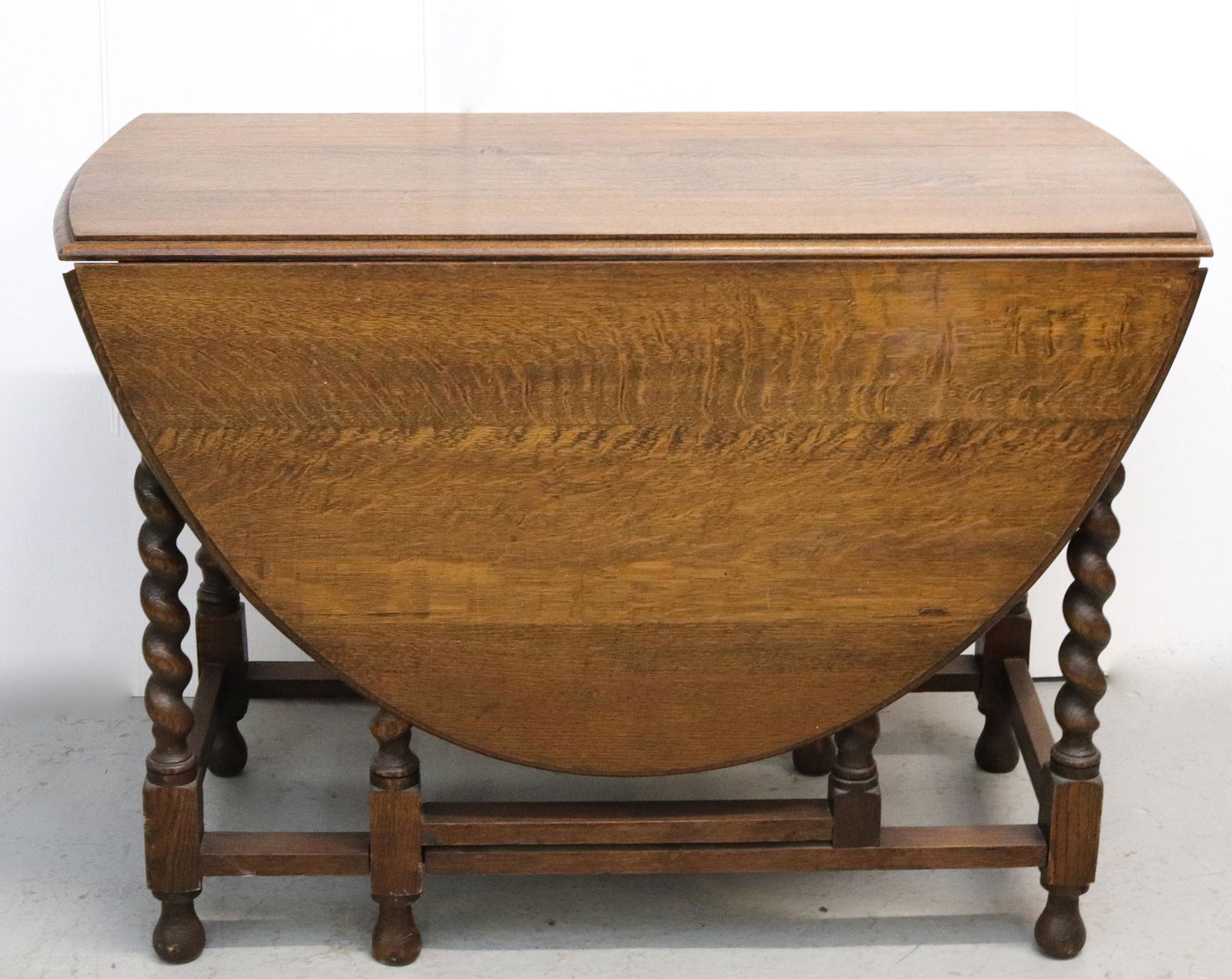 OVAL DROP LEAF TABLE (1 of 3)