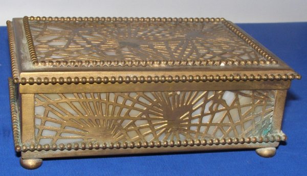 TIFFANY STUDIOS NY J#808 5" X 4" X 2" HINGED BOX : TIFFANY STUDIOS NY J#808 5" X 4" X 2" HINGED BOX