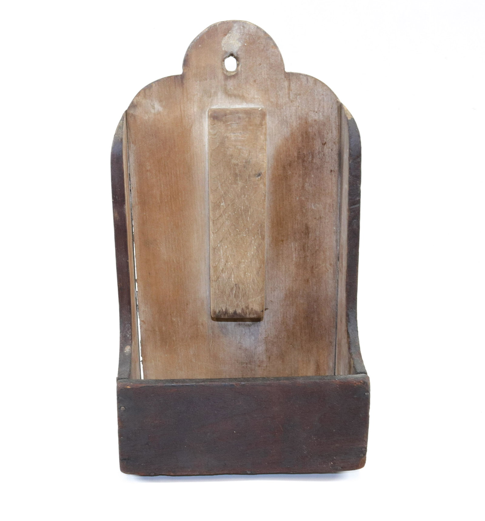 19TH CENTURY WOODEN SCOURING BOX: HANGING BOX WITH SQUARE NAIL CONSTRUCTION AND DARK SURFACE SIZE: 14" X 7 3/4"