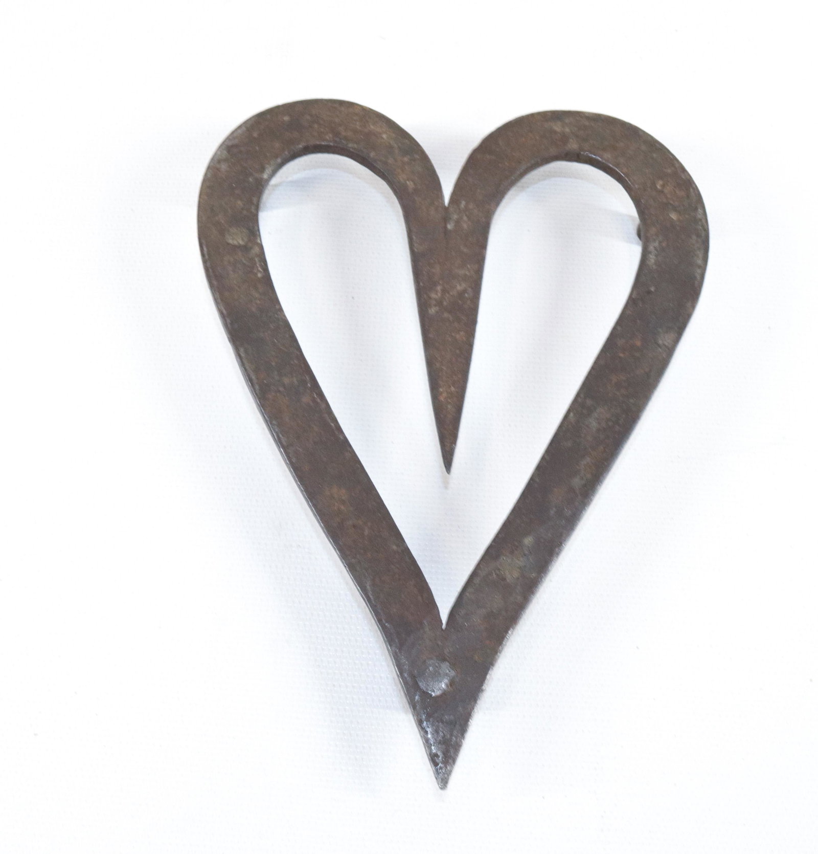 19TH CENTURY WROUGHT IRON HEART TRIVET: 19TH CENTURY PENNSYLVANIA TRIVET WITH 3 LEGS SIZE: 6 1/2" X 4 3/4"