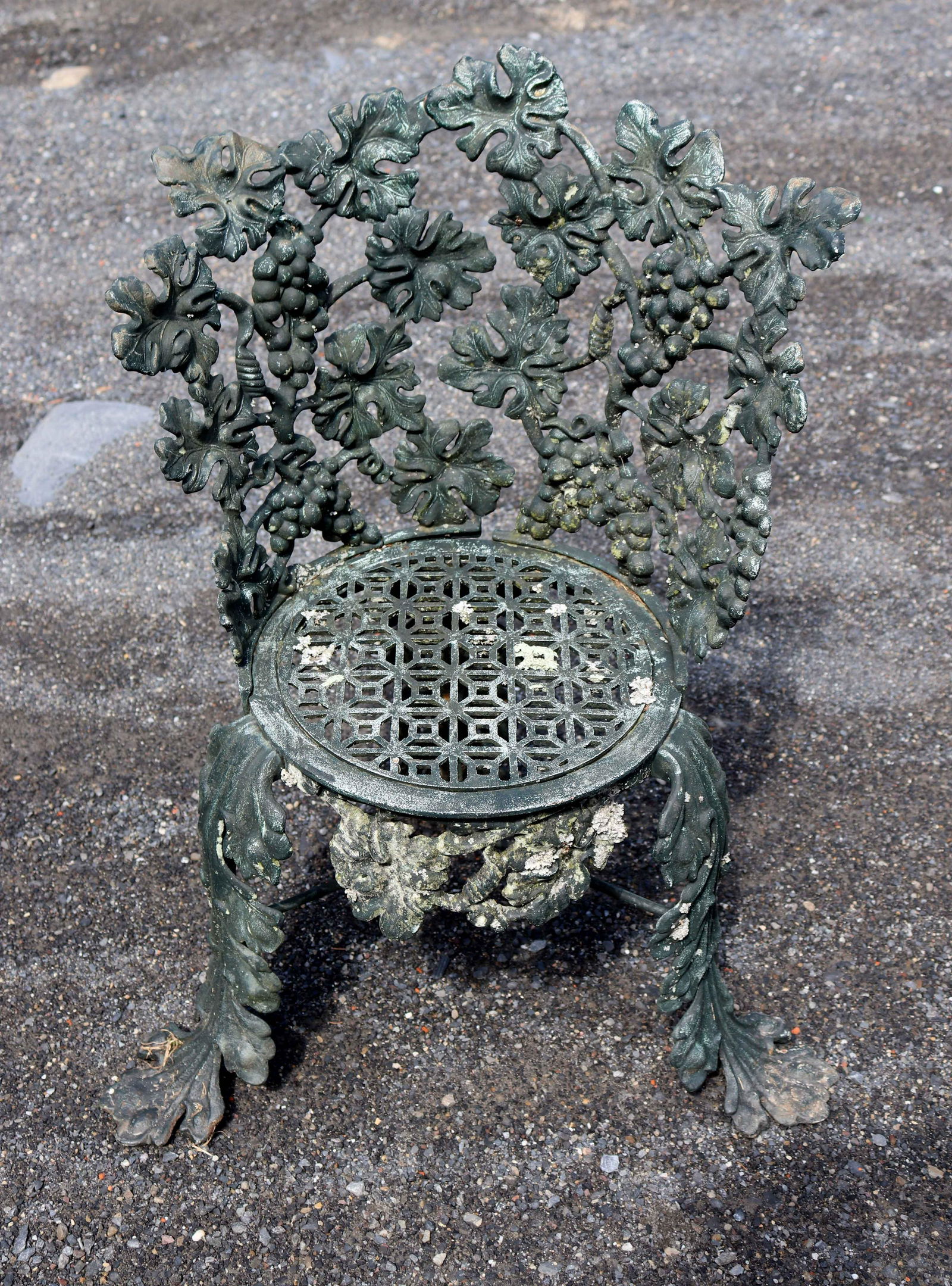 CAST IRON GARDEN CHAIR: ORNATE CAST IRON WITH GRAPE LEAF AND CLUSTER PATTERN SIZE: 26:" X 32" X 18"
