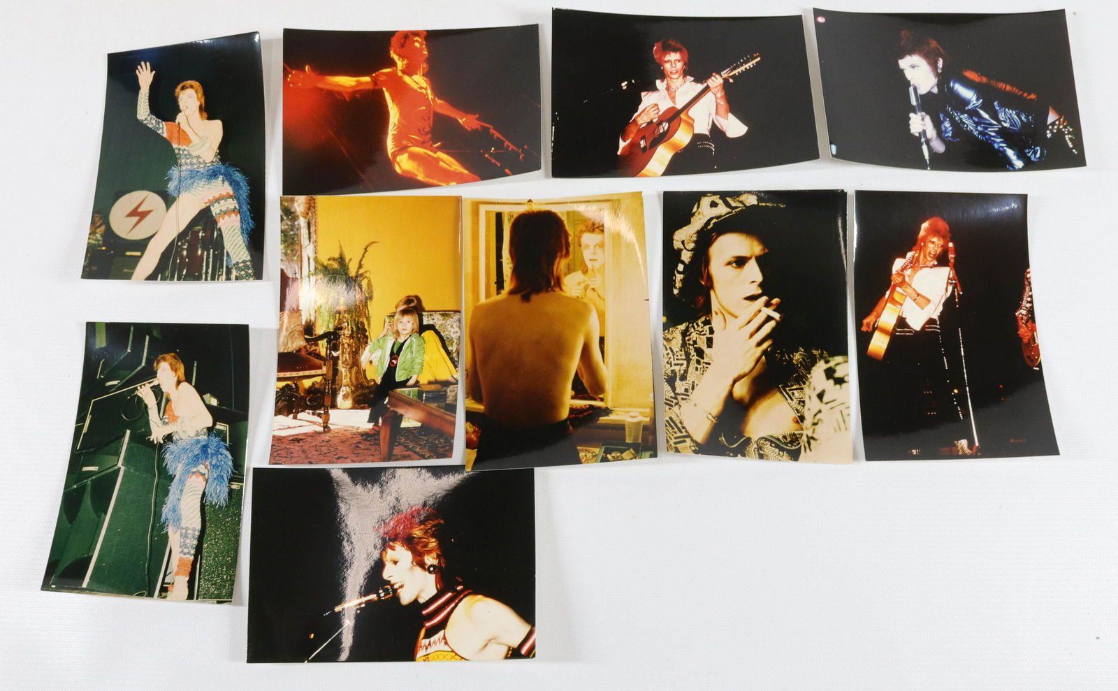 VINTAGE DAVID BOWIE PHOTOGRAPHS: (10) EARLY PHOTOS IN COLOR - INCLUDING (2) IN THE DRESSING ROOM SIZE: 5 1/4" X 3 1/2"