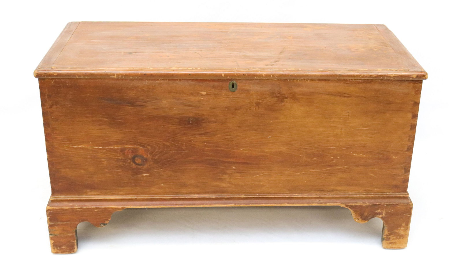 19TH CENTURY PINE BLANKET CHEST: DOVETAILED CONSTRUCTION WITH BRACKET FEET AND INTERIOR TILL SIZE: 25" X 46" X 19 1/2"
