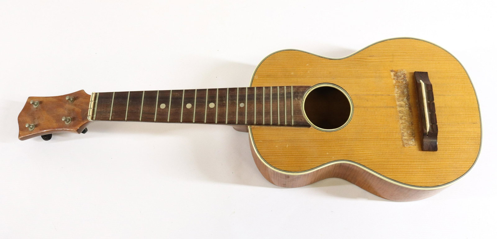 VINTAGE UKELELE: FIGURED MAPLE BACK - ROSEWOOD FRETBOARD SIZE: 22" X 7 1/2"