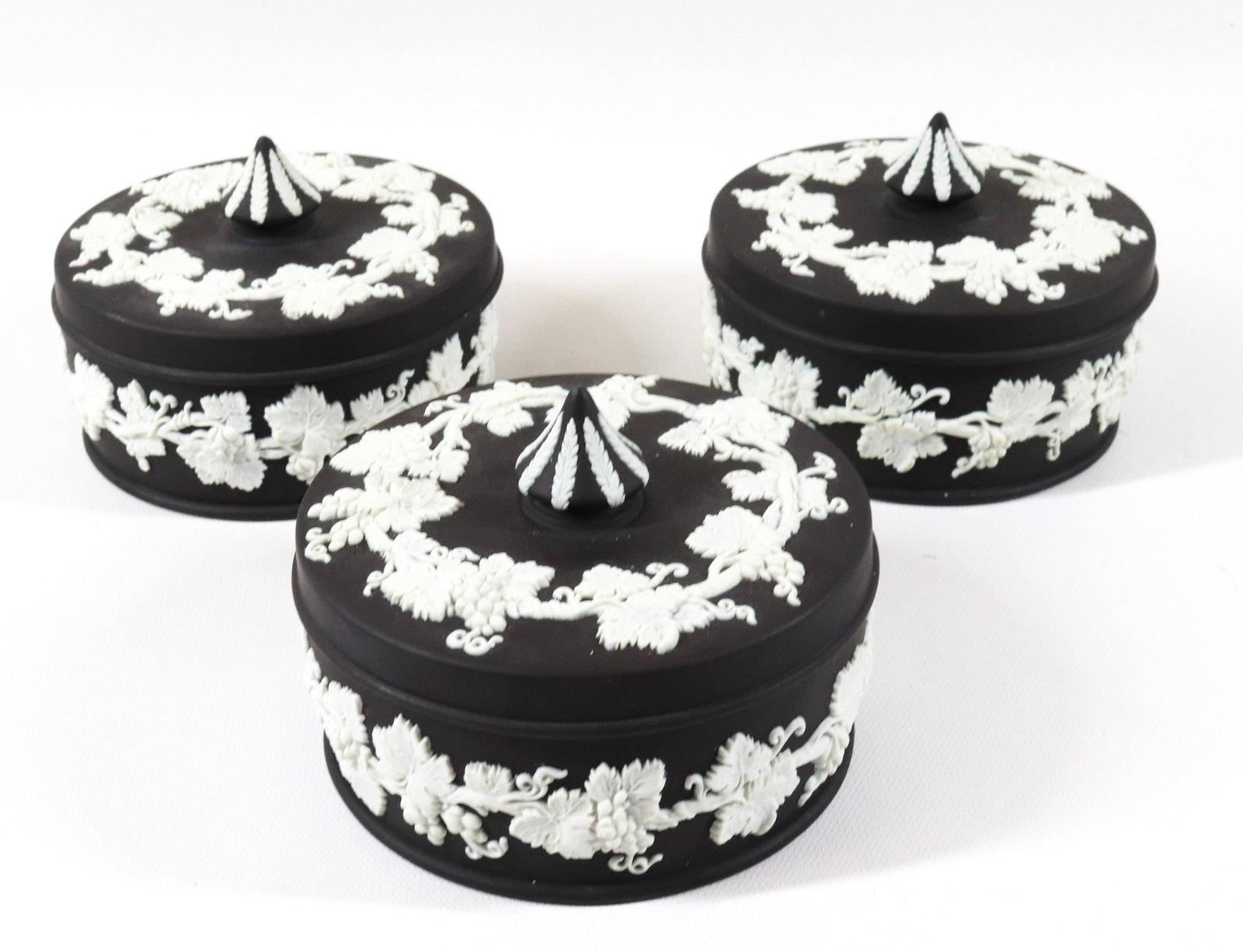 WEDGWOOD JASPERWARE LOT OF COVERED BOXES (1 of 3)