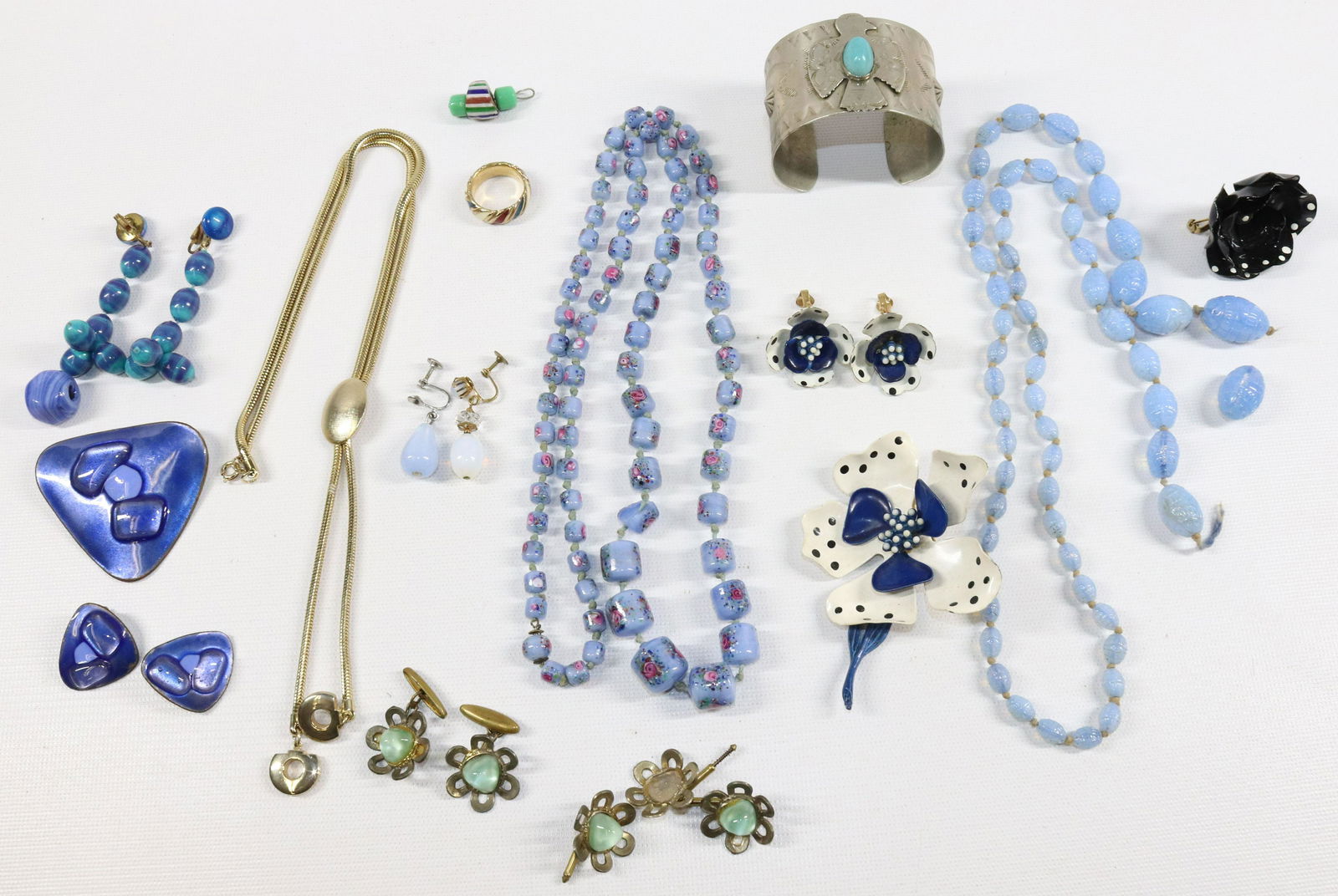 COSTUME JEWELRY GROUP: BLUE OPALESCENT GLASS BEADS, BLUE GLASS BEADS WITH ROSES, CINER RING,ENAMEL, 70'S PIN EARRINGS AND OTHER