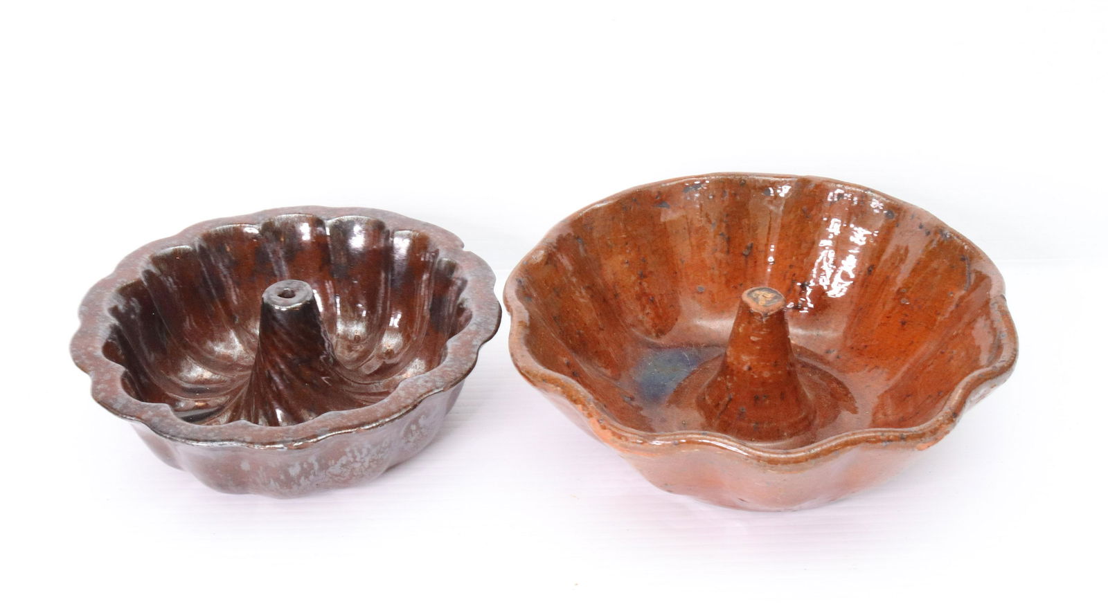 PR. OF REDWARE MOLDS: (2) BUNDT MOLDS WITH SCALLOPED EDGES