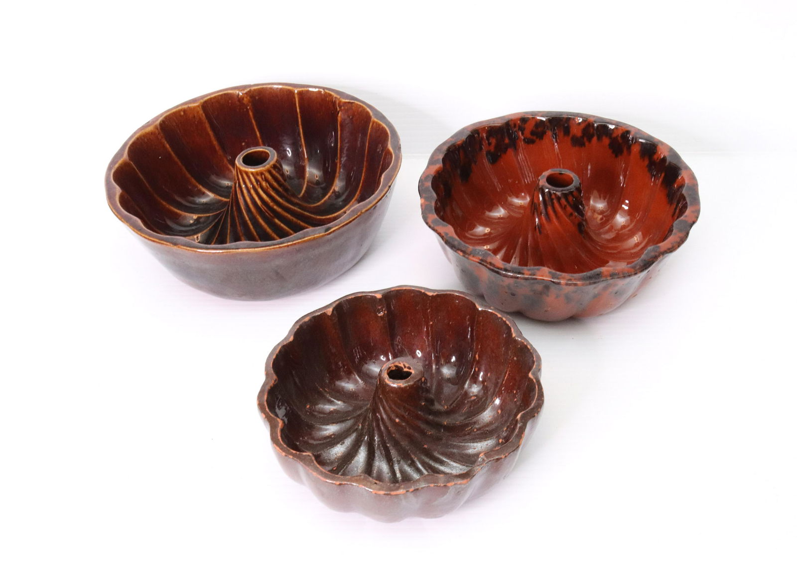 GROUP LOT OF REDWARE MOLDS: (3) BUNDT MOLDS - EMBOSSED SWIRL DECORATION - (MIDDLE SIZE) MARKED 10 ON BOTTOM