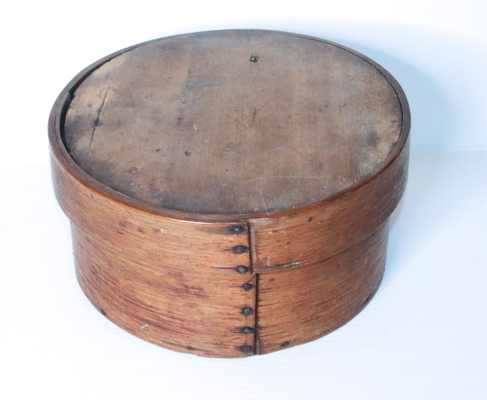 19TH CENTURY WOODEN PANTRY BOX: ROSEHEAD NAIL CONSTRUCTION