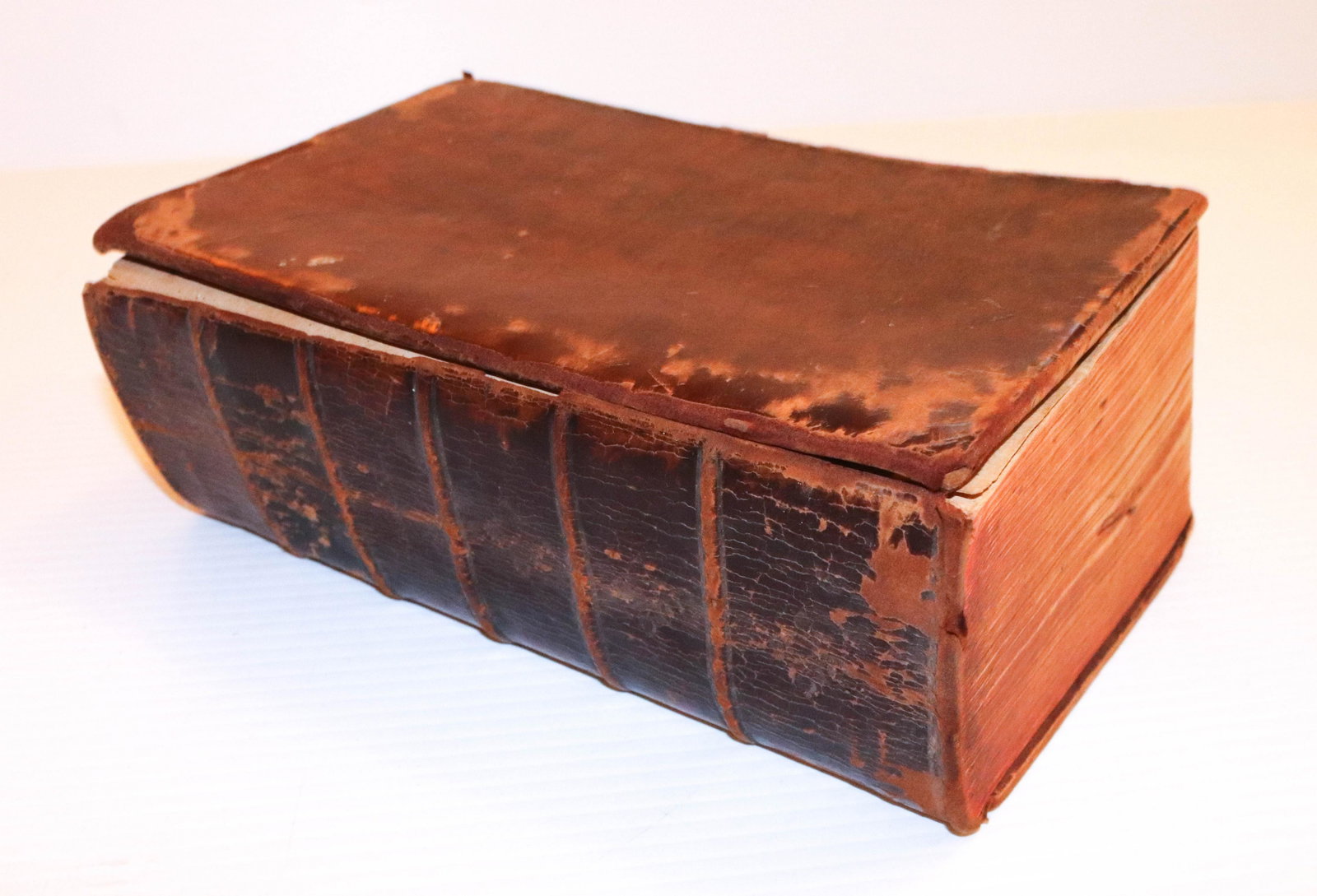 COMPLETE ENGLISH DICTIONARY, 1792: BY; NATHAN BAILEY, LEATHER BOUND WITH DETACHED FRONT COVER