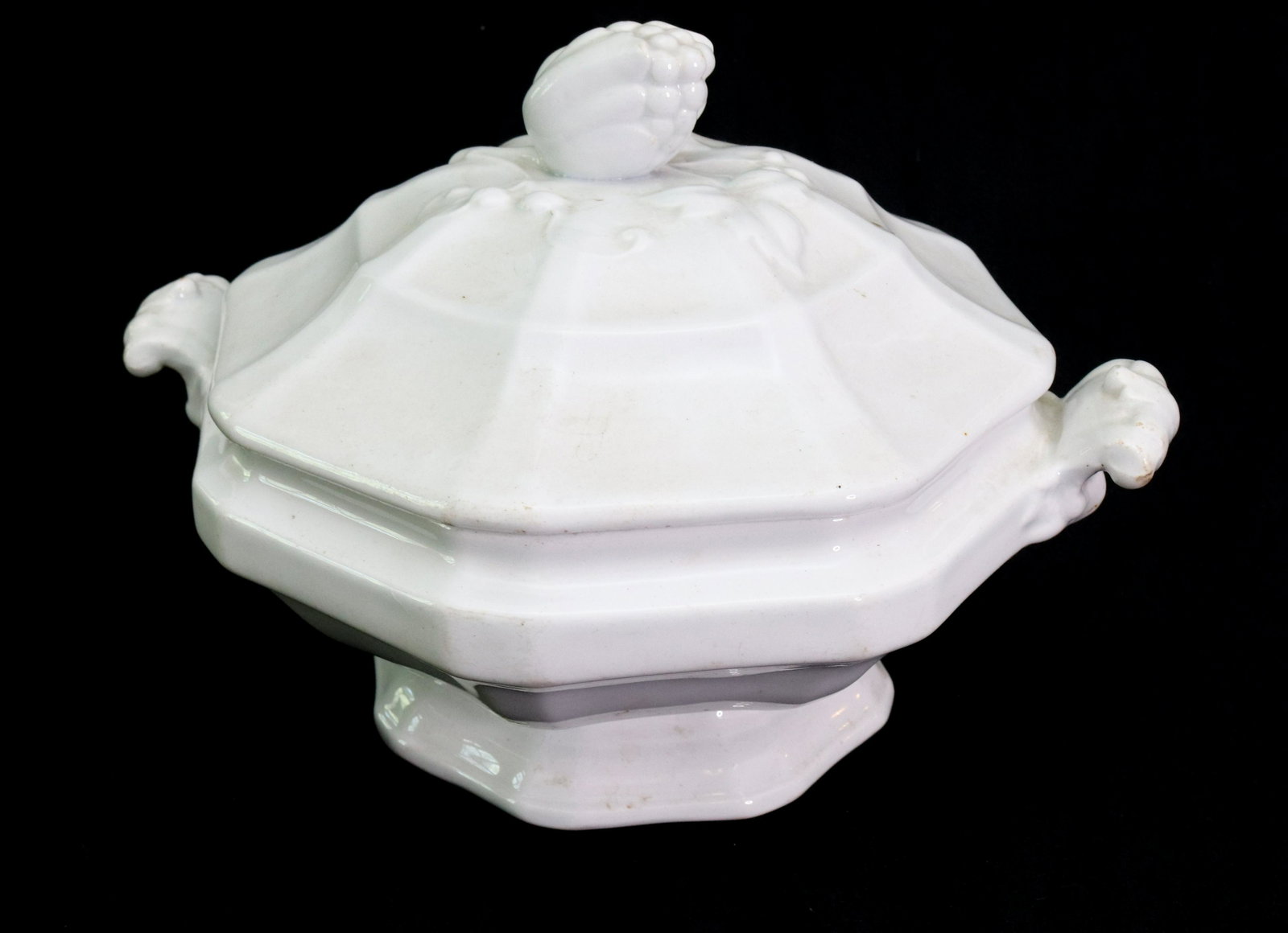 IRONSTONE COVERED VEGETABLE: FRUIT FINIAL