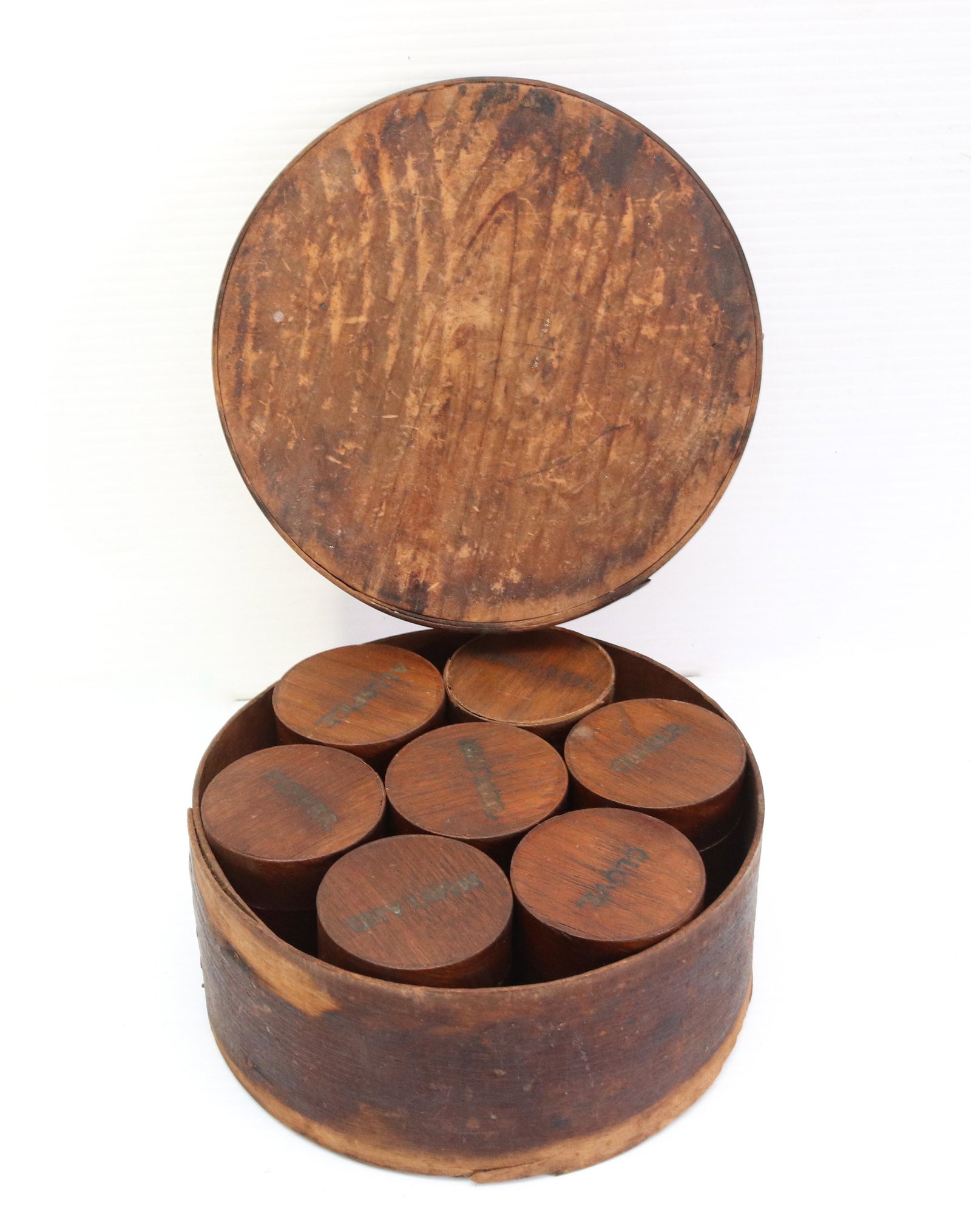 SHAKER STYLE SPICE SET: (7) INTERIOR SPICE CONTAINERS WITH CONTAINER - EARLY CONSTRUCTION