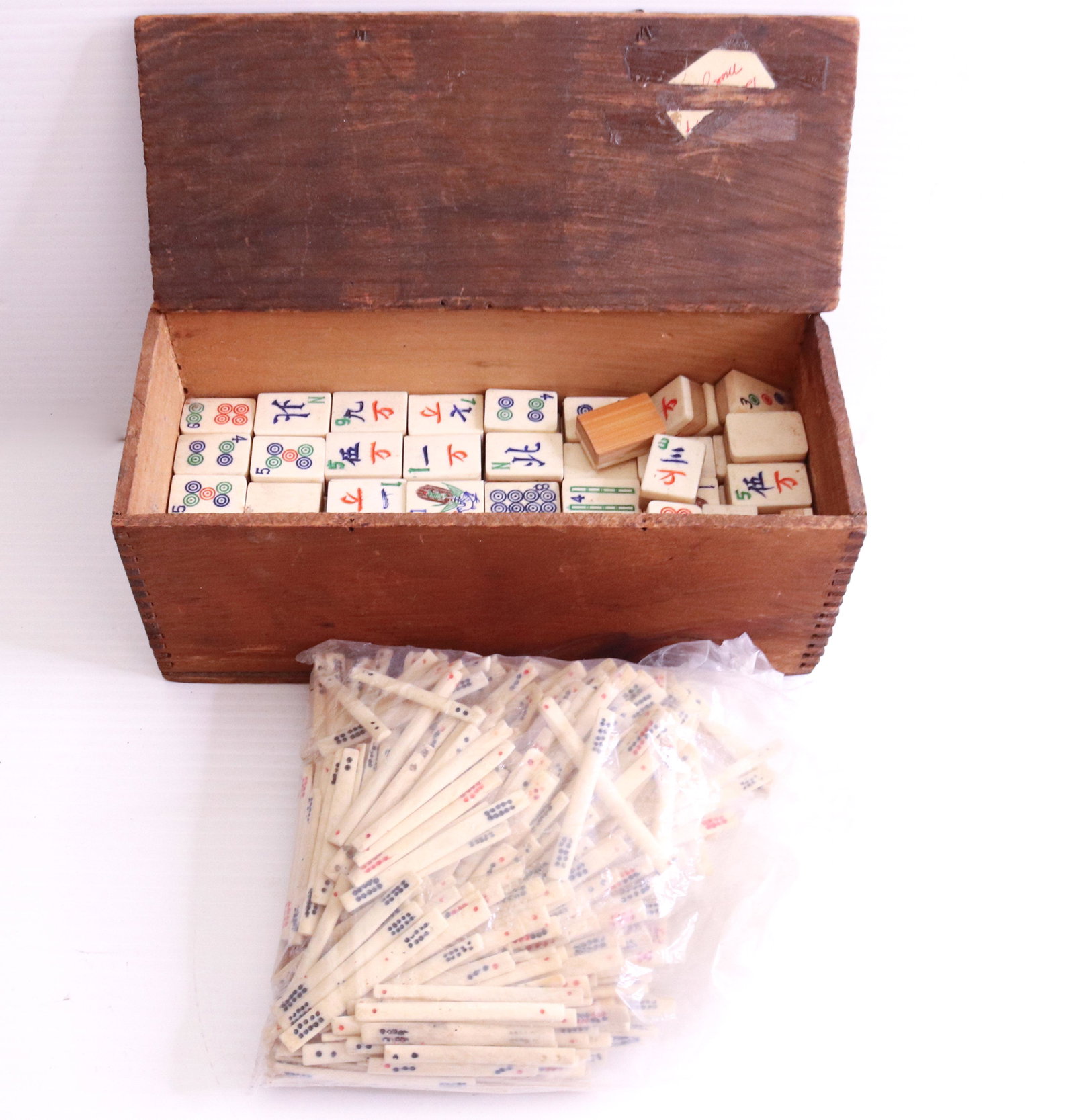 MAHJONG SET IN BOX: WOOD AND BONE PIECES WITH SOLID BONE PIECES