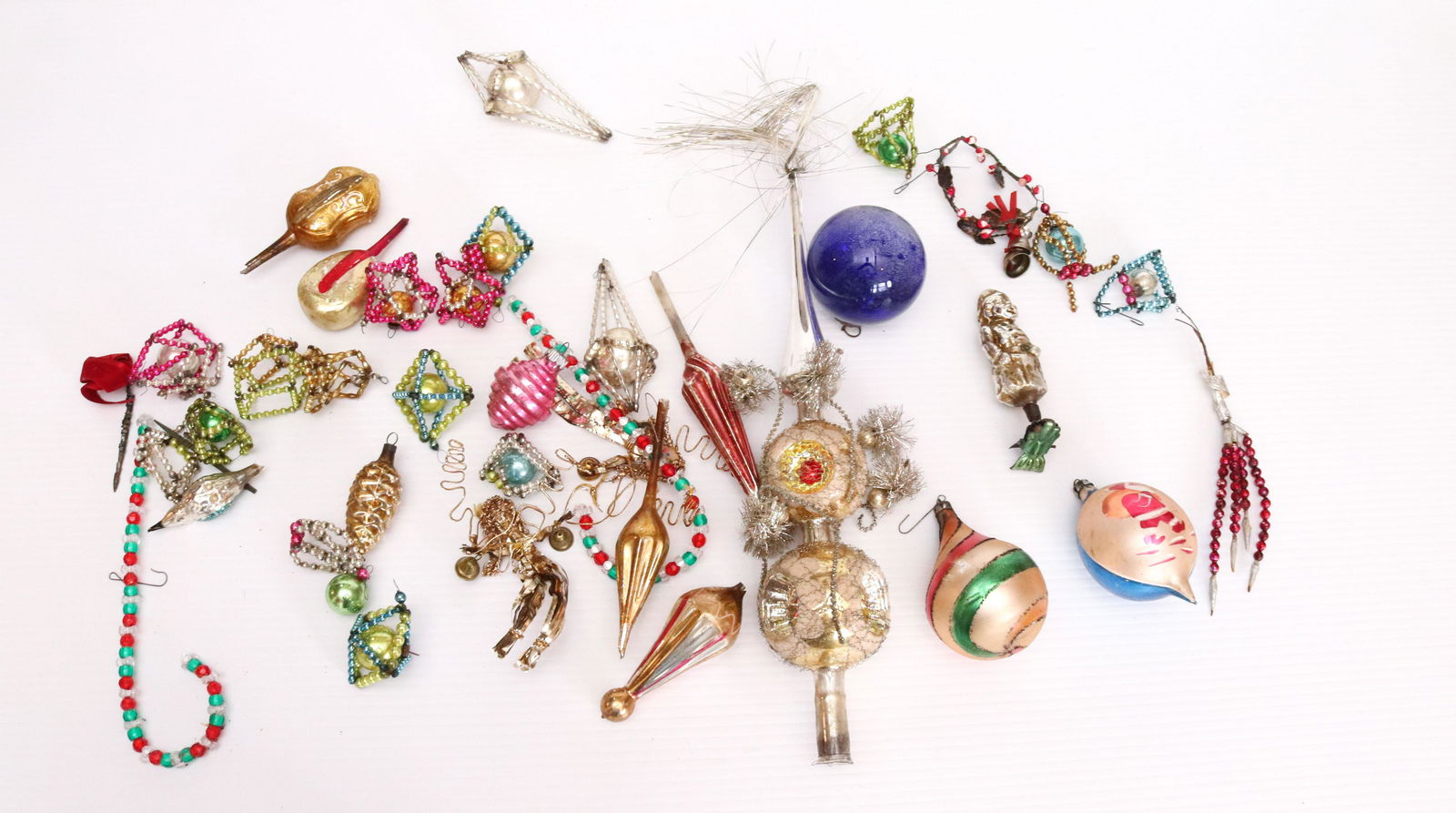 GROUP LOT OF ANTIQUE CHRISTMAS ORNAMENTS (1 of 3)