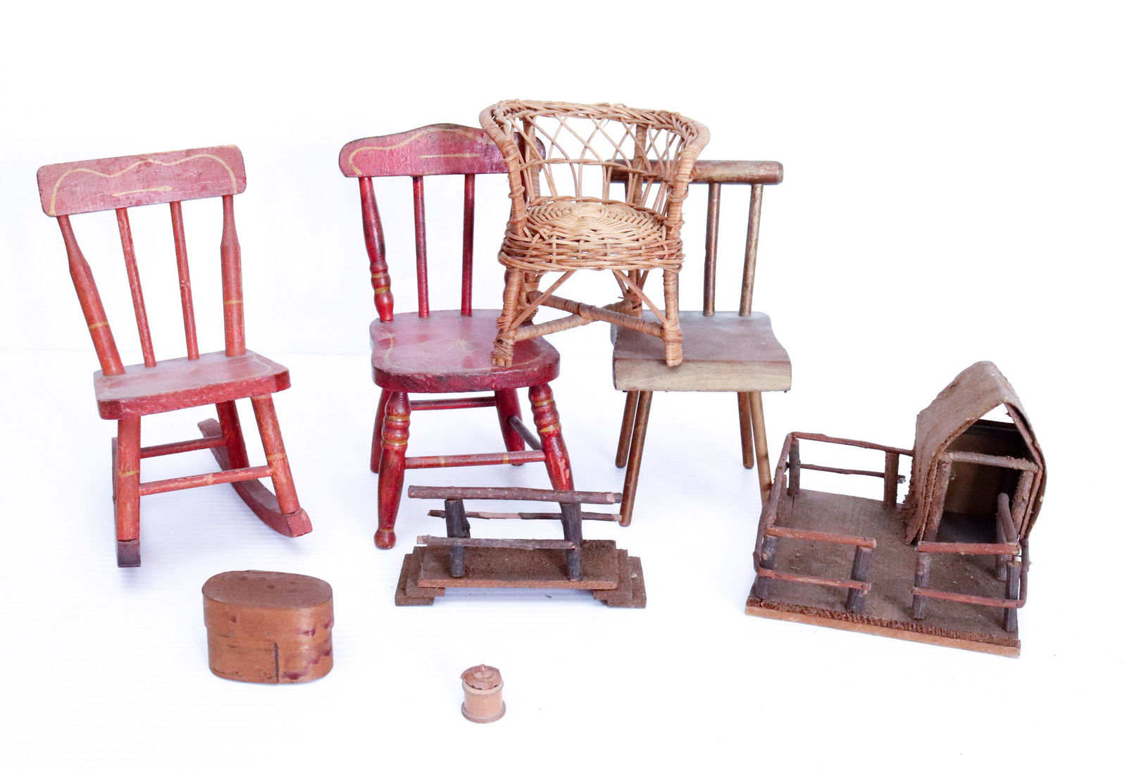 GROUP LOT OF DOLL FURNITURE (1 of 2)