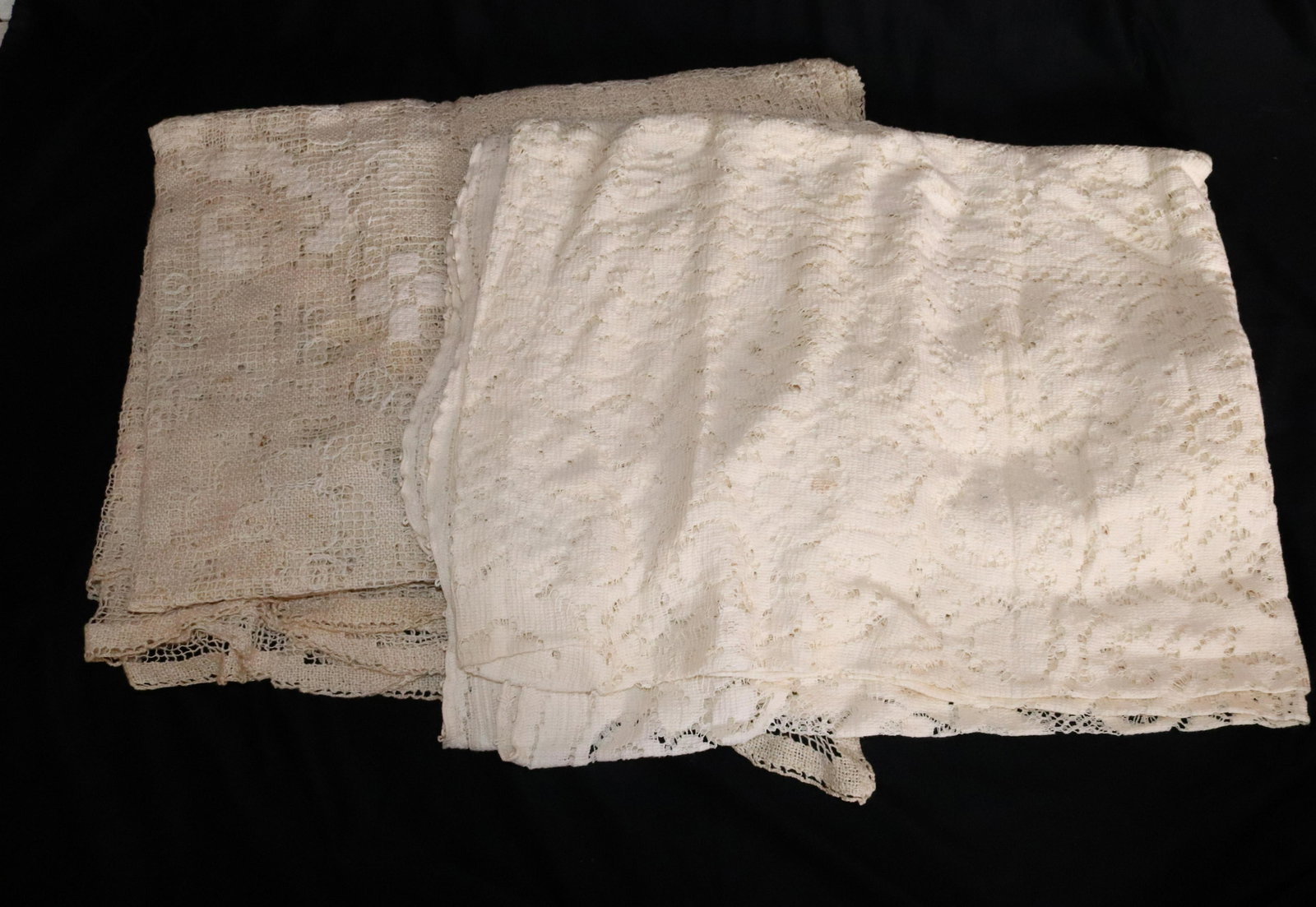 GROUP LOT OF VINTAGE TEXTILES: INCLUDING: TABLE COVERINGS IN SHADES OF WHITE TERMS: THIS SALE WILL BE ONLINE ONLY. PICK-UP WILL BE ON-SITE AT 14 CHURCH ST. BETHLEHEM, PA 18018 - APPOINTMENTS WILL BE MADE AS PARKING IS VERY LIMITED 