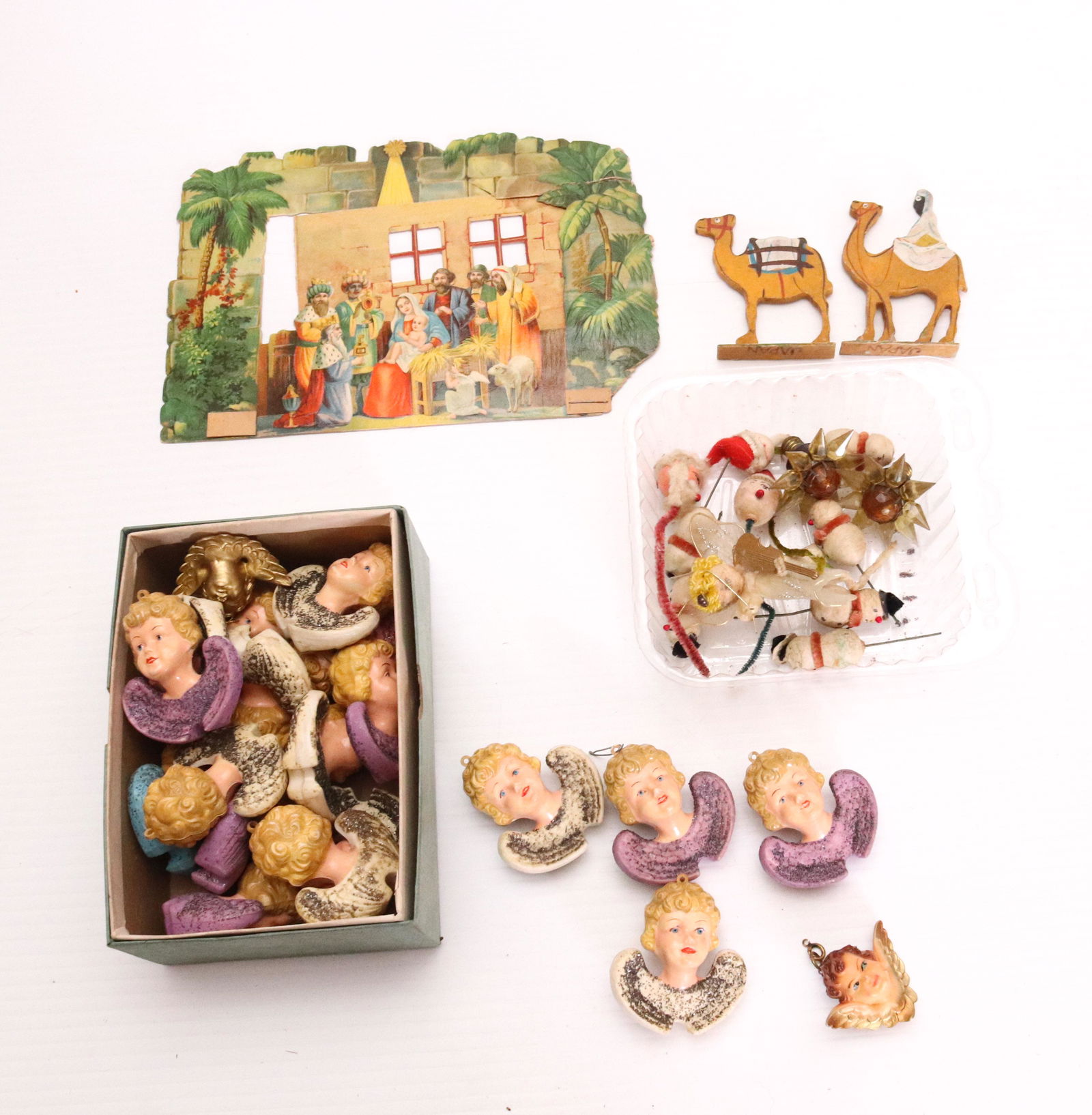 VINTAGE CHRISTMAS DECORATIONS (1 of 3)