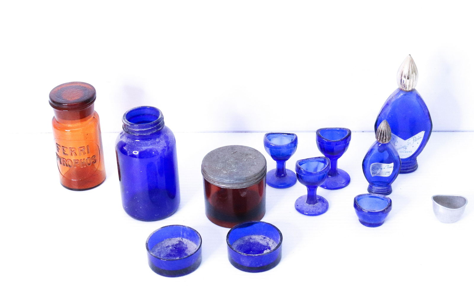 GROUP LOT OF COBALT AND AMBER GLASS (1 of 3)