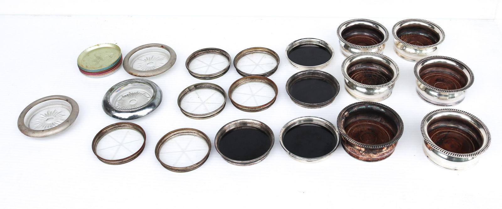 ANTIQUE SILVER PLATE LOT: LOT OF WINE COASTERS AND GLASS COASTERS SIZE: 4" X 2" - 3 1/2" X 1/2" TERMS: THIS SALE WILL BE ONLINE ONLY. PICK-UP WILL BE ON-SITE AT 14 CHURCH ST. BETHLEHEM, PA 18018 - APPOINTMENTS WILL BE MADE AS
