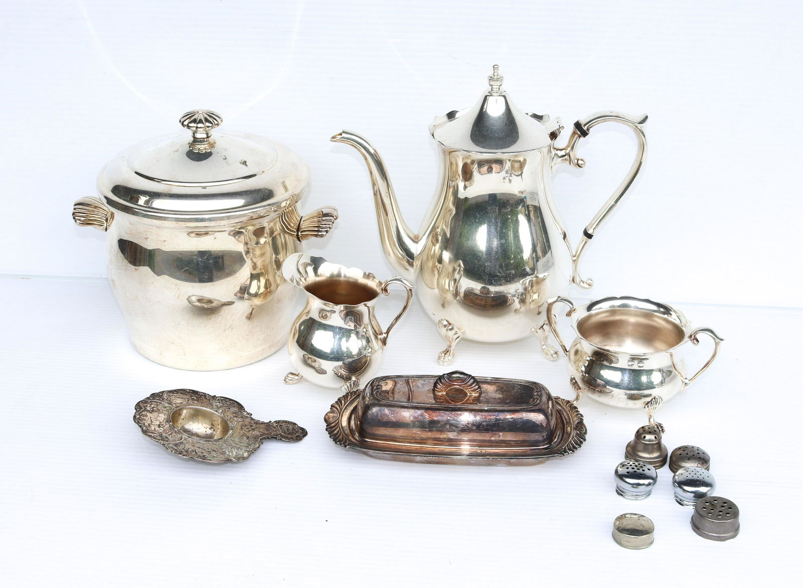 ANTIQUE SILVER PLATE LOT (1 of 1)