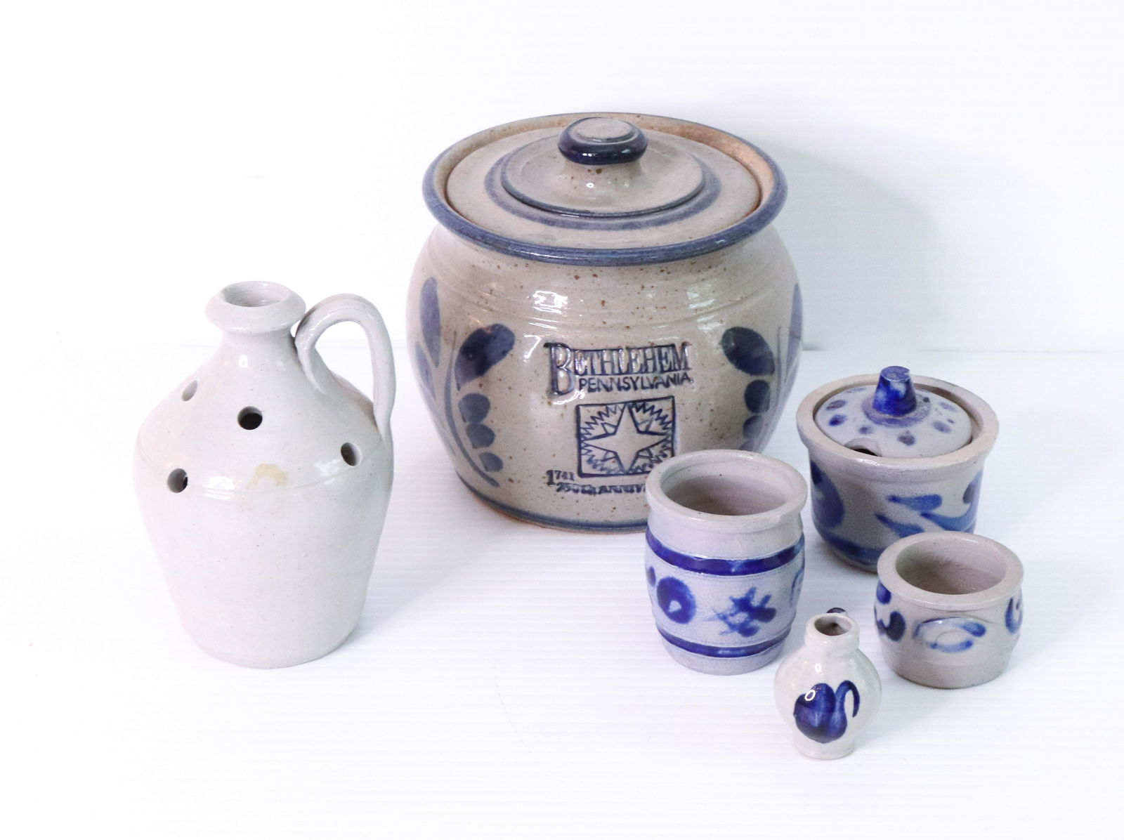 GROUP LOT OF CONTEMPORARY STONEWARE (1 of 3)