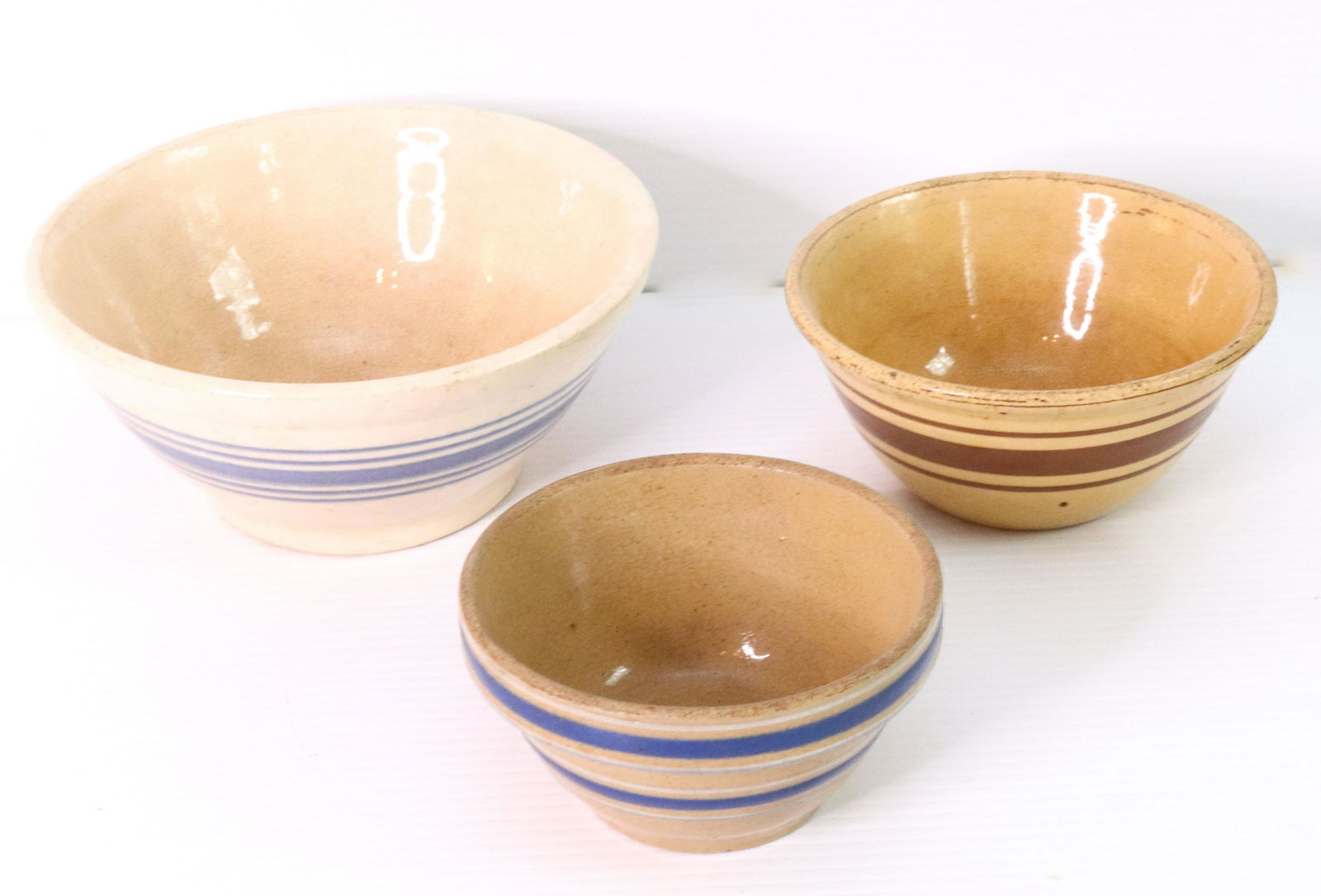 GROUP OF VINTAGE MIXING BOWLS (1 of 2)