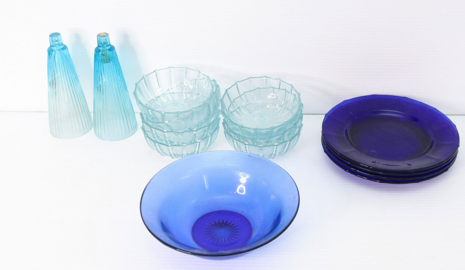 GROUP LOT OF ASSORTED GLASSWARE (1 of 1)