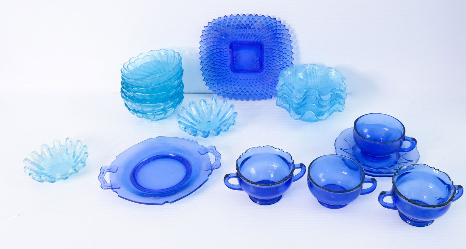 GROUP LOT OF ASSORTED GLASSWARE (1 of 1)