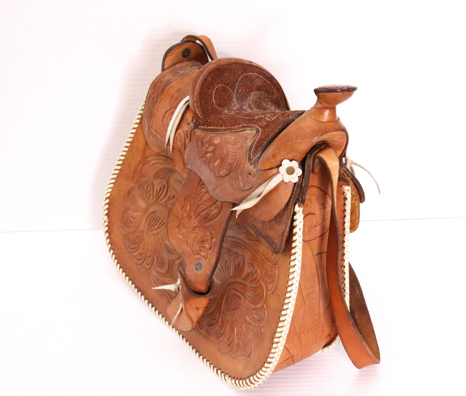 VINTAGE HAND TOOLED LEATHER BAG (1 of 4)