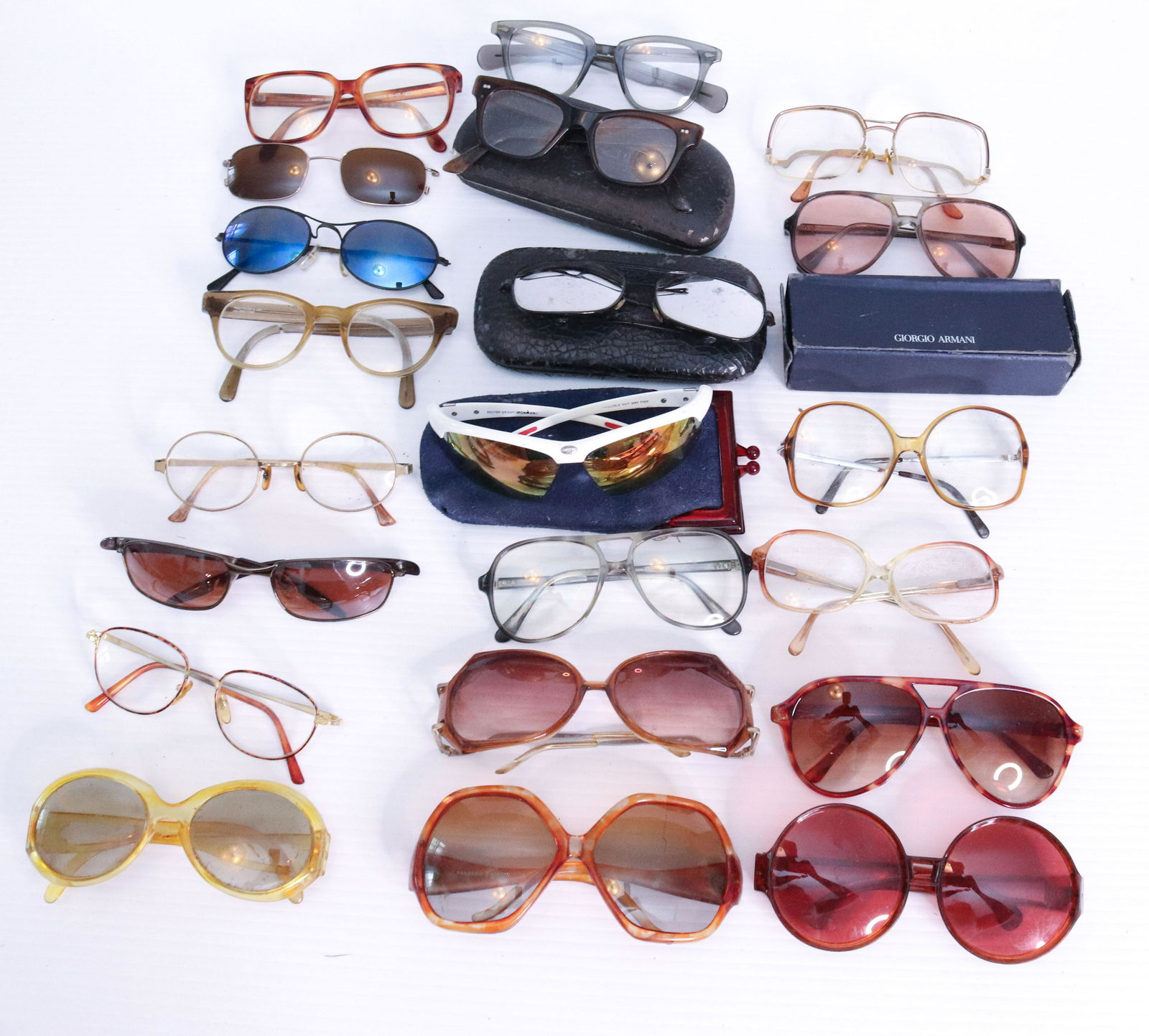 VINTAGE SUNGLASS LOT (1 of 3)