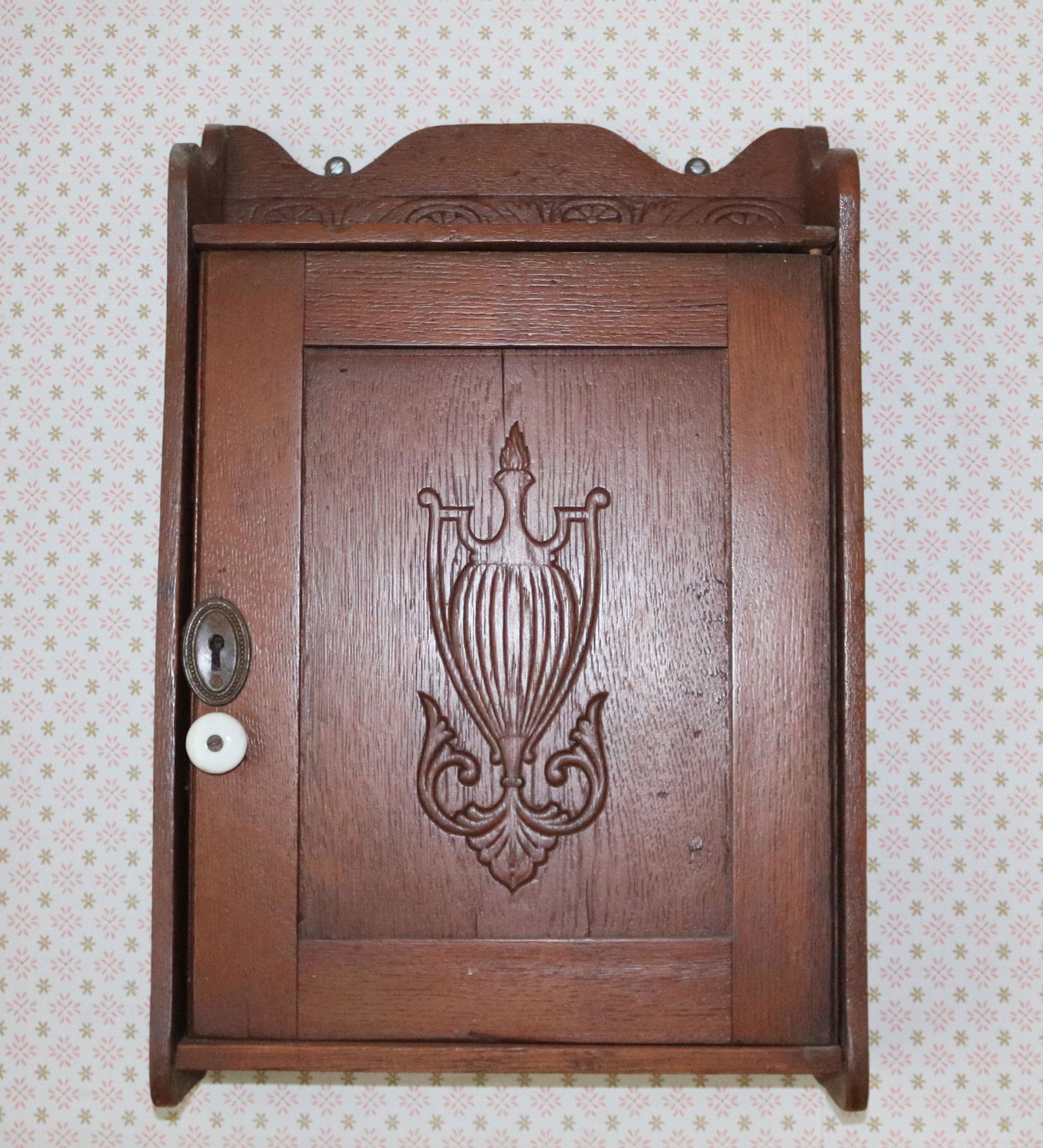 EARLY 20TH CENTURY MEDICINE CABINET (1 of 2)