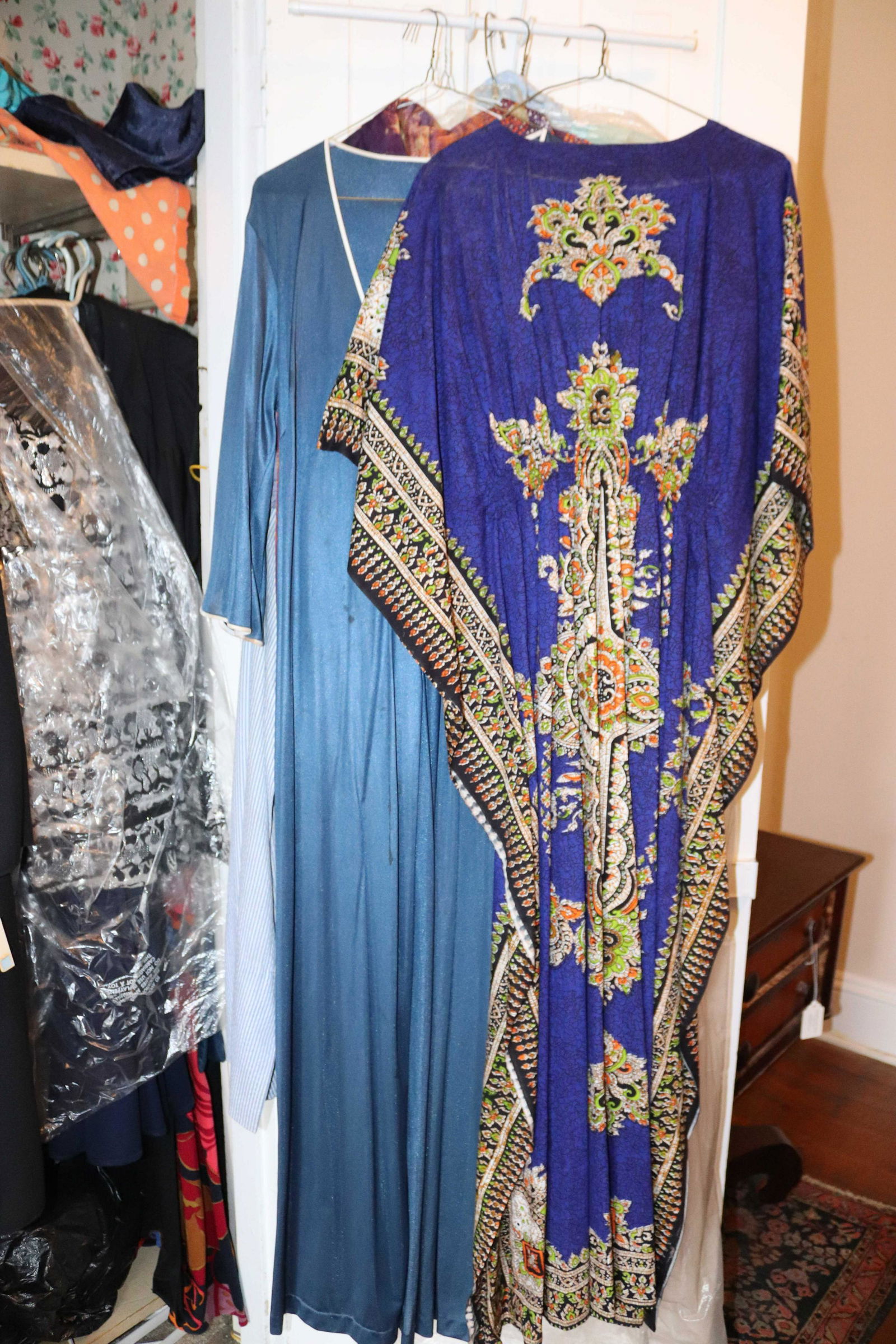 VINTAGE CLOTHING LOT (1 of 5)