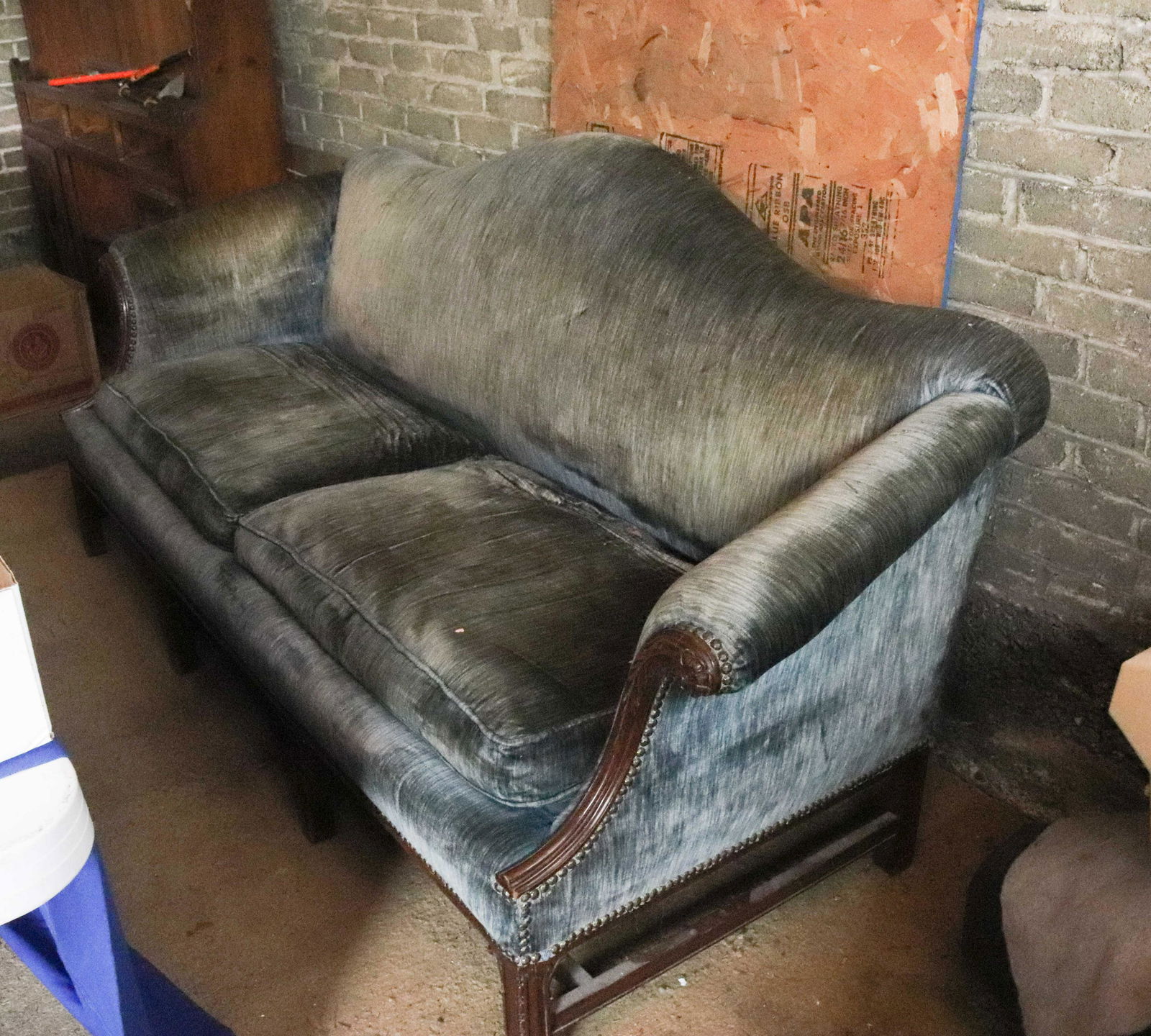 VICTORIAN SOFA (1 of 3)