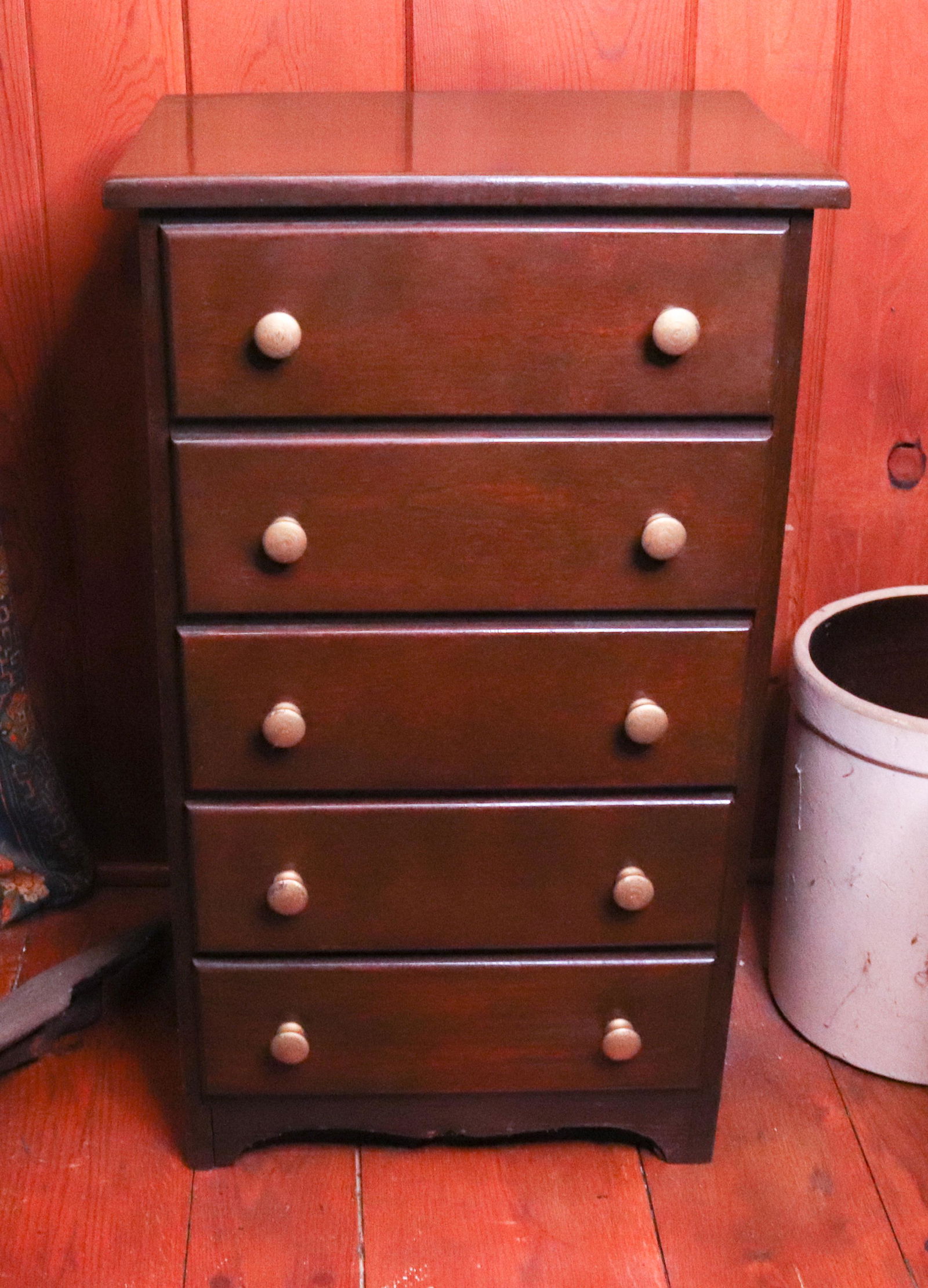 SMALL CHEST OF DRAWERS (1 of 3)