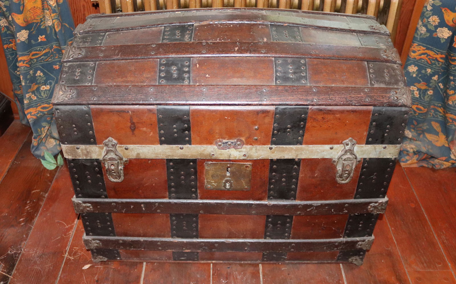 DOME TOP TRUNK (1 of 4)
