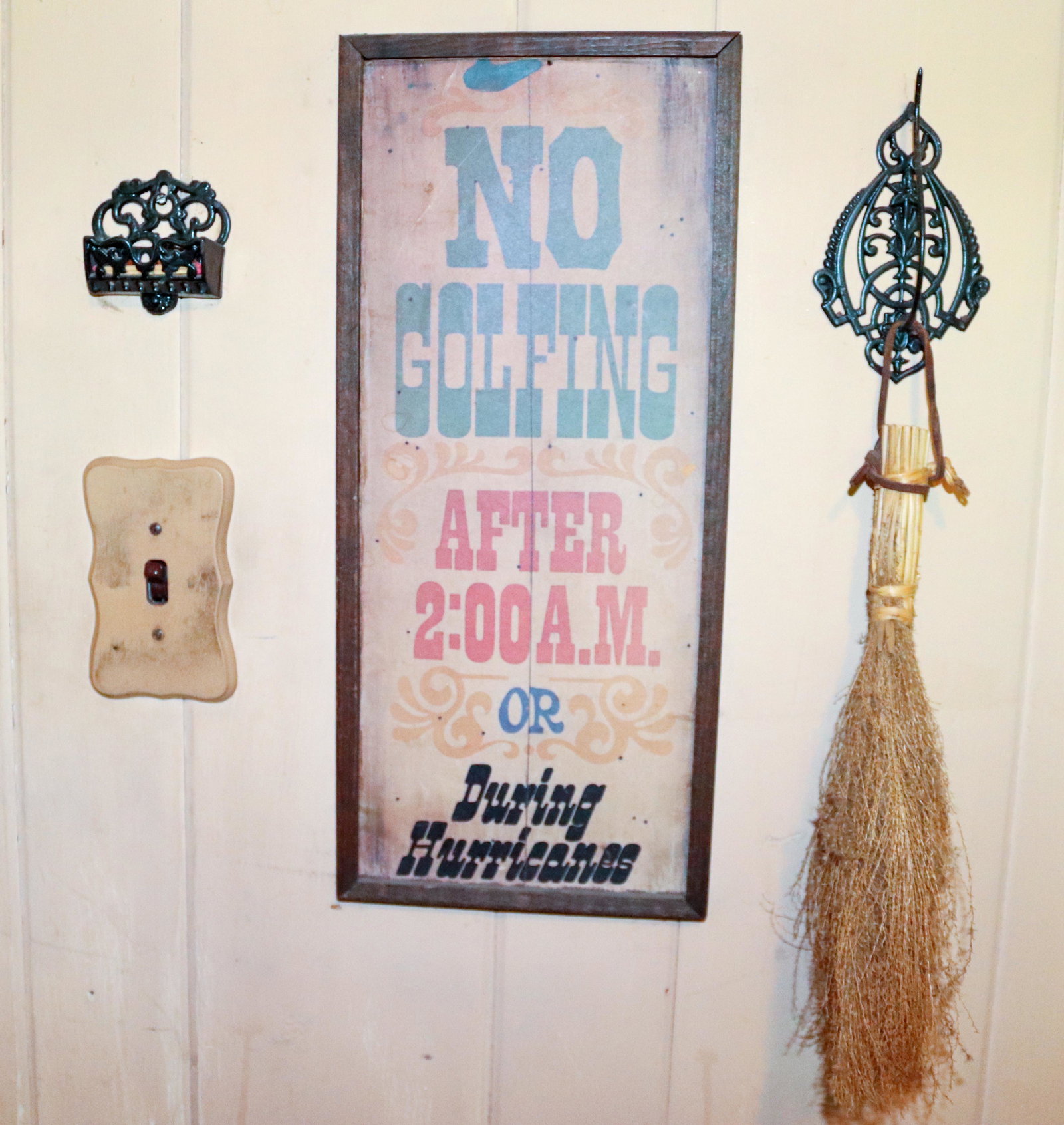 GOLFING SIGN AND CAST IRON HOLDERS (1 of 1)