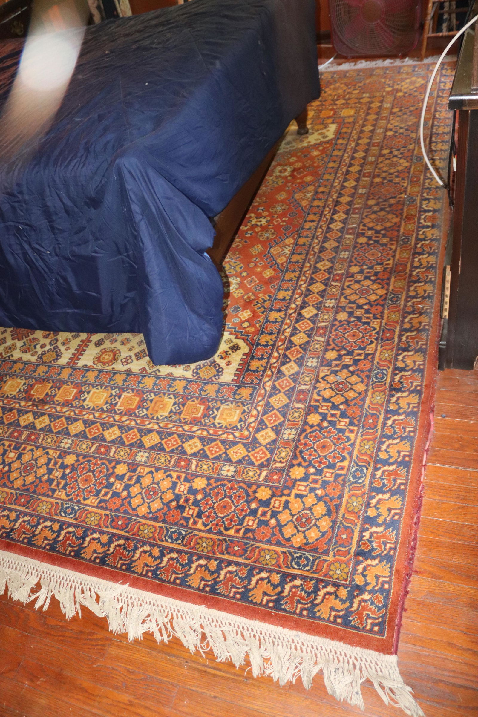 MACHINE MADE ORIENTAL STYLE RUG (1 of 4)