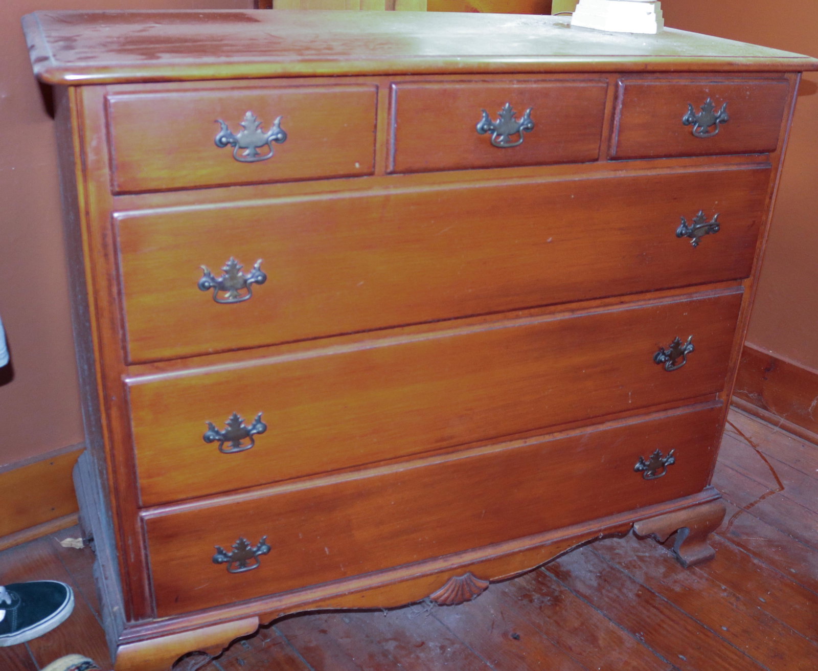 DRESSER AND LIGHT: MAPLE DRESSER AND LIGHT SIZE: DRESSER 35" X 41" X 20" DISCLAIMER: Pick up DATE: Saturday, July 17 from 10am to 2pm at the address of 161 Raritan River Rd, Califon, NJ