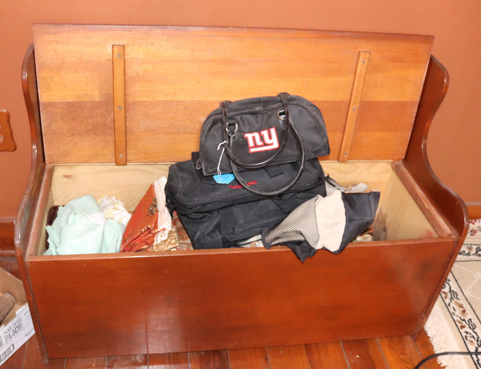 LIFT LID BLANKET BOX AND CONTENTS (1 of 2)