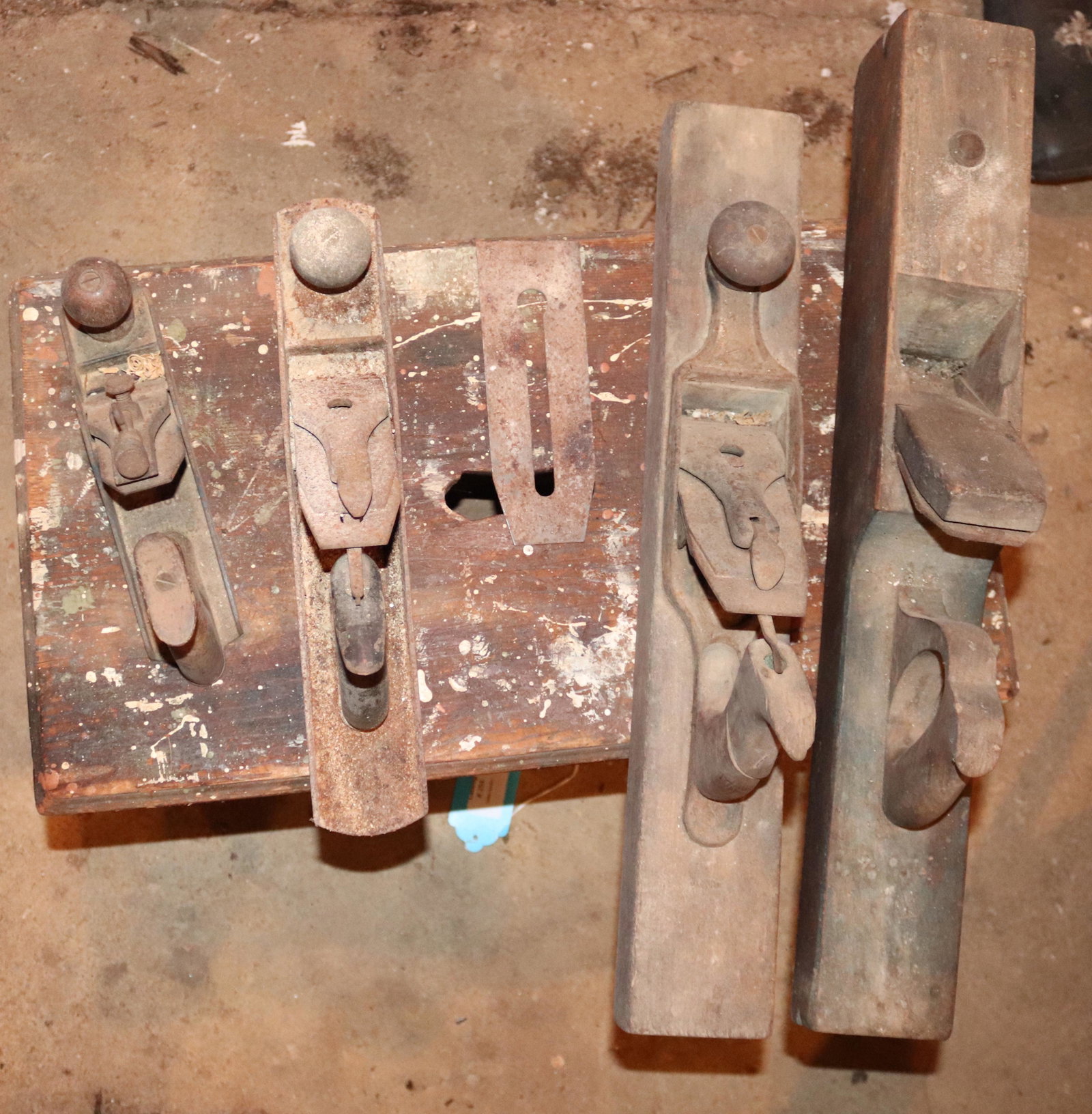 LOT OF ANTIQUE PLANES: WOOD AND METAL BLOCK PLANES DISCLAIMER: Pick up DATE: Saturday, July 17 from 10am to 2pm at the address of 161 Raritan River Rd, Califon, NJ