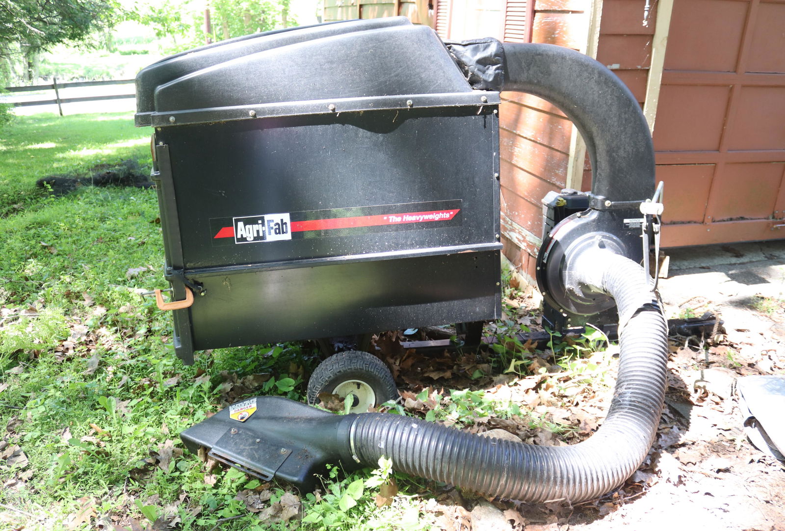 HERI-FAB YARD VAC (1 of 2)