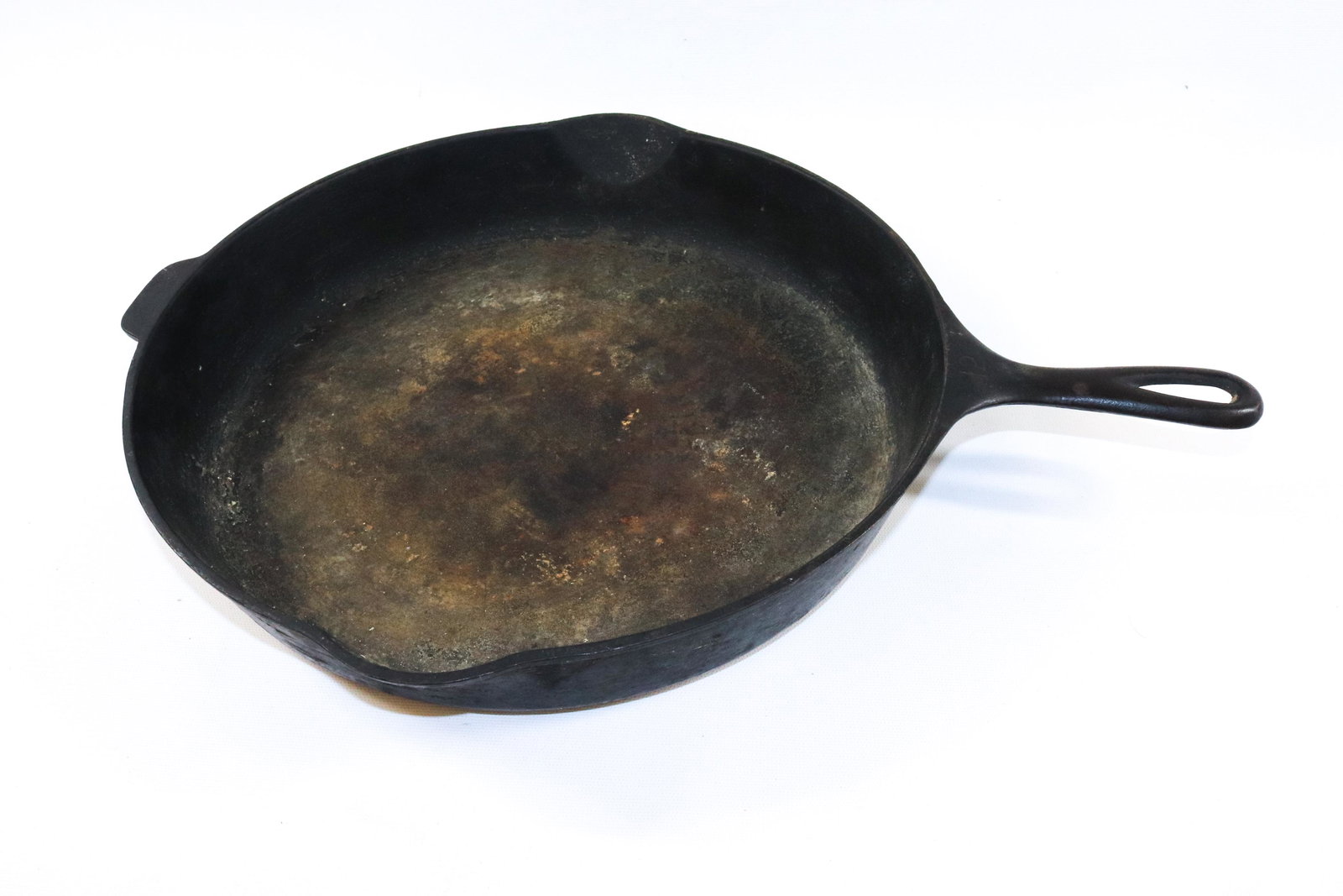 CAST IRON WAGNER WARE #12 SKILLET (1 of 4)