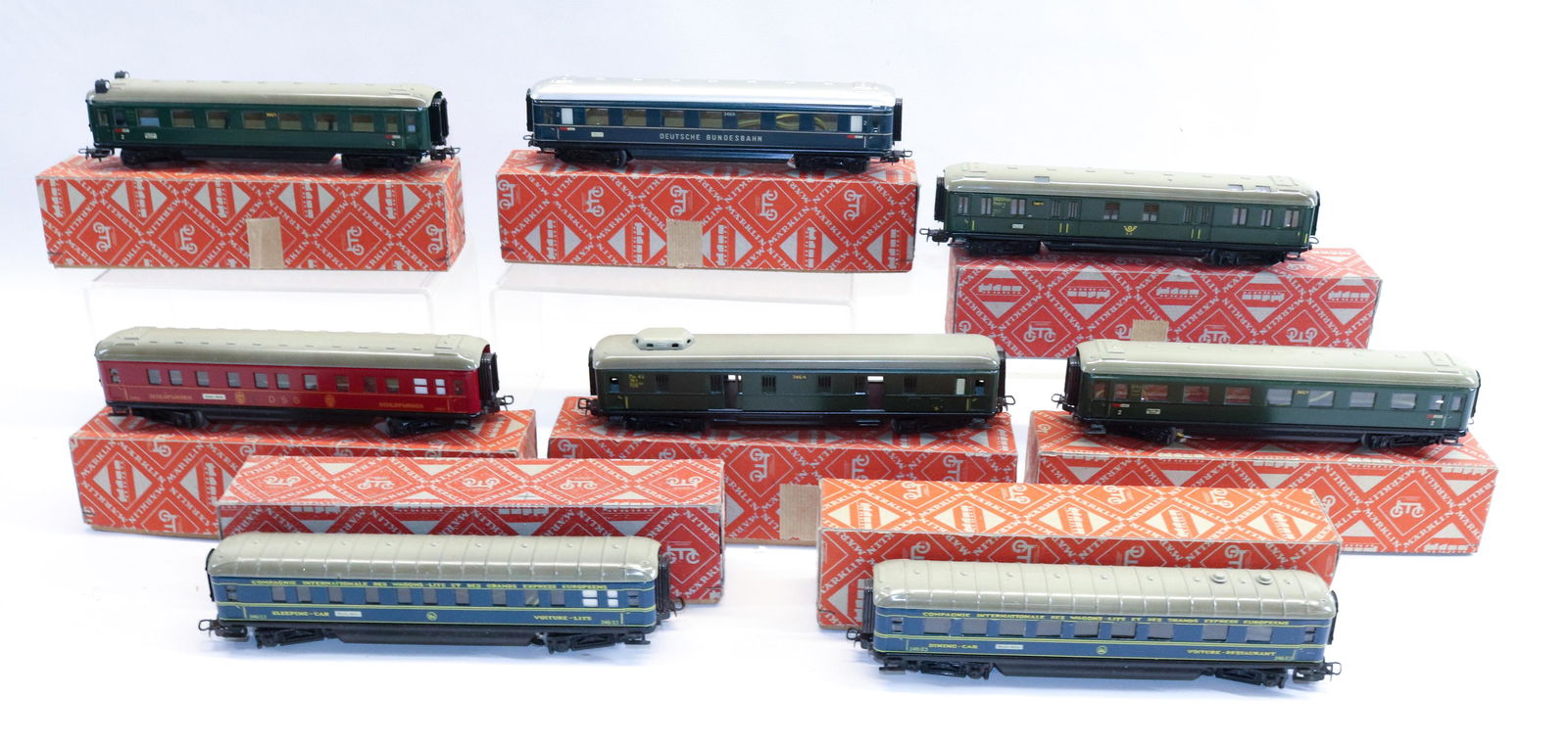 VINTAGE MARKLIN PASSENGER CARS IN ORIGINAL BOXES (1 of 3)