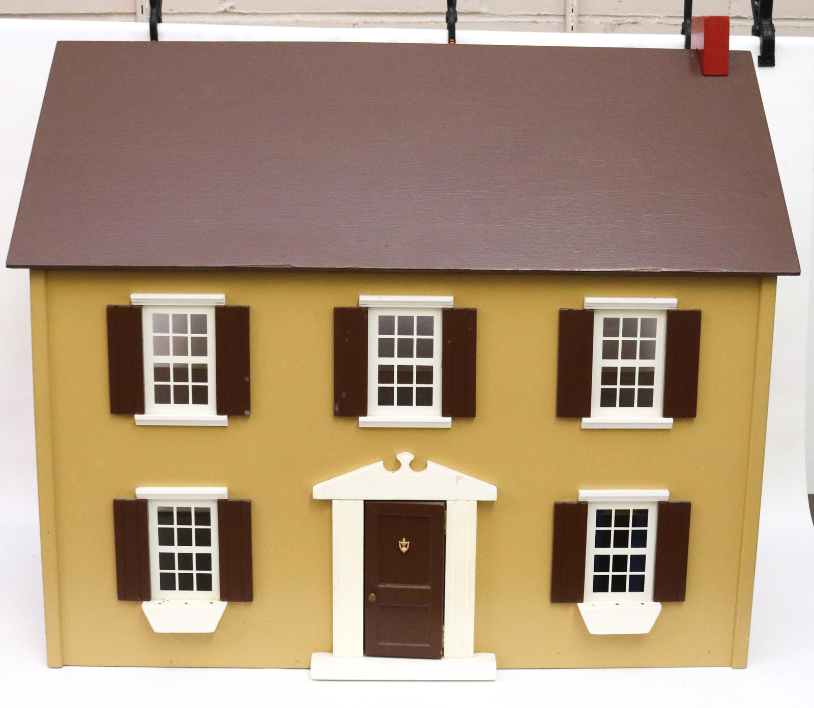 HANDCRAFTED DOLLHOUSE (1 of 4)