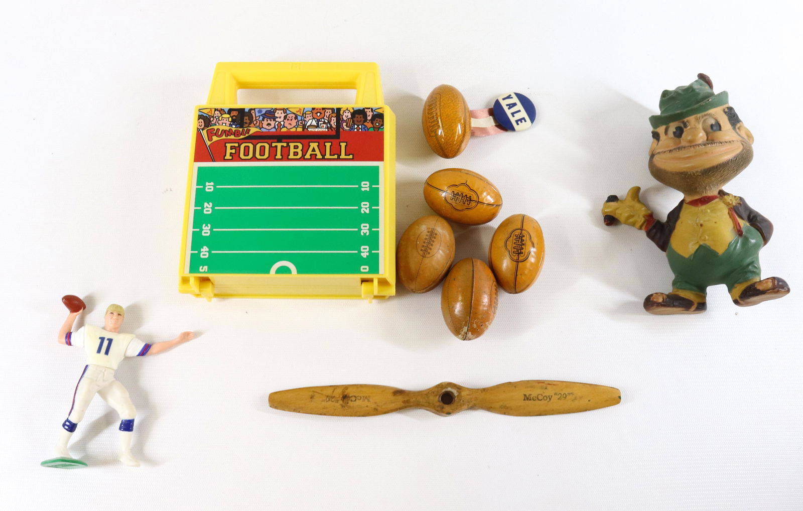 GROUP LOT OF VINTAGE FOOTBALL ITEMS (1 of 2)
