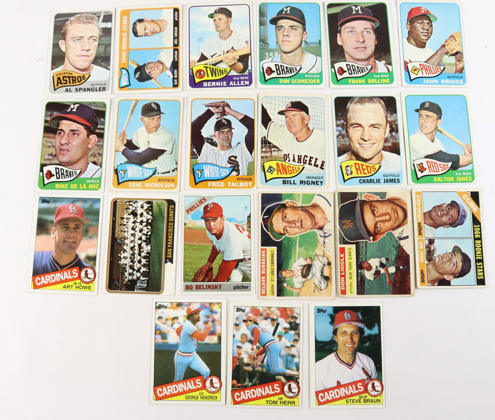 VINTAGE TOPPS BASEBALL CARD LOT (1 of 2)