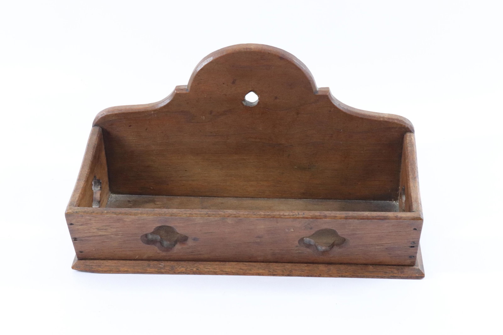 WOODEN WALL BOX: HANGING WALL BOX WITH DECORATIVE CUT-OUTS, EARLY SQUARE NAIL CONSTRUCTION Dimensions 6 1/2" X 11 1/2" X 5" PLEASE READ BEFORE BIDDING – PICKUP FOR THIS AUCTION WILL NOT BE UNTIL THE WEEK OF OCTO