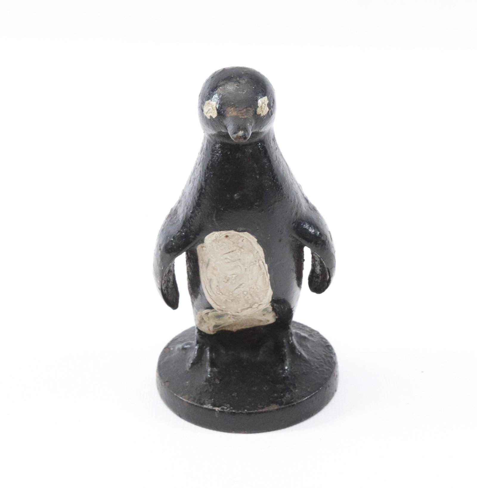 CAST IRON PENGUIN PAPERWEIGHT: PAINTED PENGUIN. MRKD. ON BOTTOM "NORTH WEST FOUNDRIES, ROCHESTER, NY" Dimensions 4 3/4" H PLEASE READ BEFORE BIDDING – PICKUP FOR THIS AUCTION WILL NOT BE UNTIL THE WEEK OF OCTOBER 25TH. PICK-U