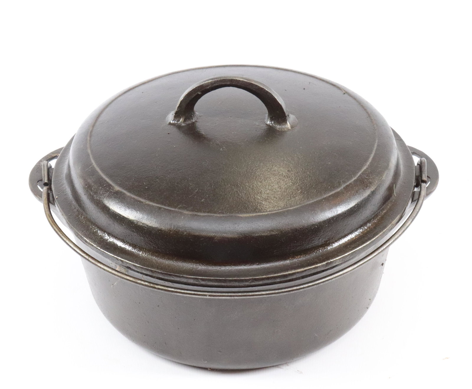 GRISWOLD DUTCH OVEN #8: GRISWOLD EPU DUTCH OVEN WITH LID. PATENT MRKD. ON BOTTOM. #127AD Dimensions PLEASE READ BEFORE BIDDING – PICKUP FOR THIS AUCTION WILL NOT BE UNTIL THE WEEK OF OCTOBER 25TH. PICK-UP WILL BE FROM