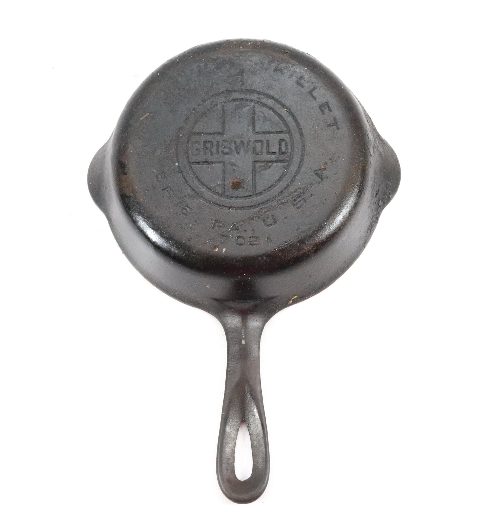 GRISWOLD #4 SKILLET: LARGE LOGO Dimensions PLEASE READ BEFORE BIDDING – PICKUP FOR THIS AUCTION WILL NOT BE UNTIL THE WEEK OF OCTOBER 25TH. PICK-UP WILL BE FROM 9:00AM TILL 4:00PM – YOU MUST MAKE AN APPOINTMEN
